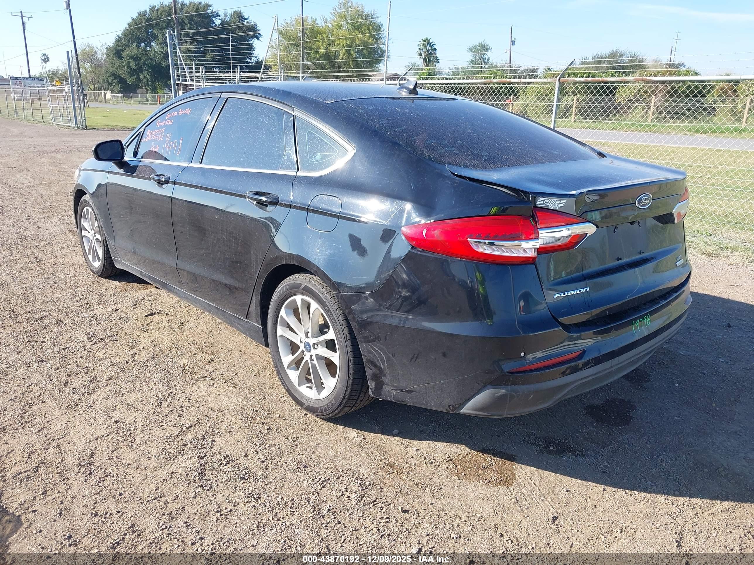 FORD FUSION image 3