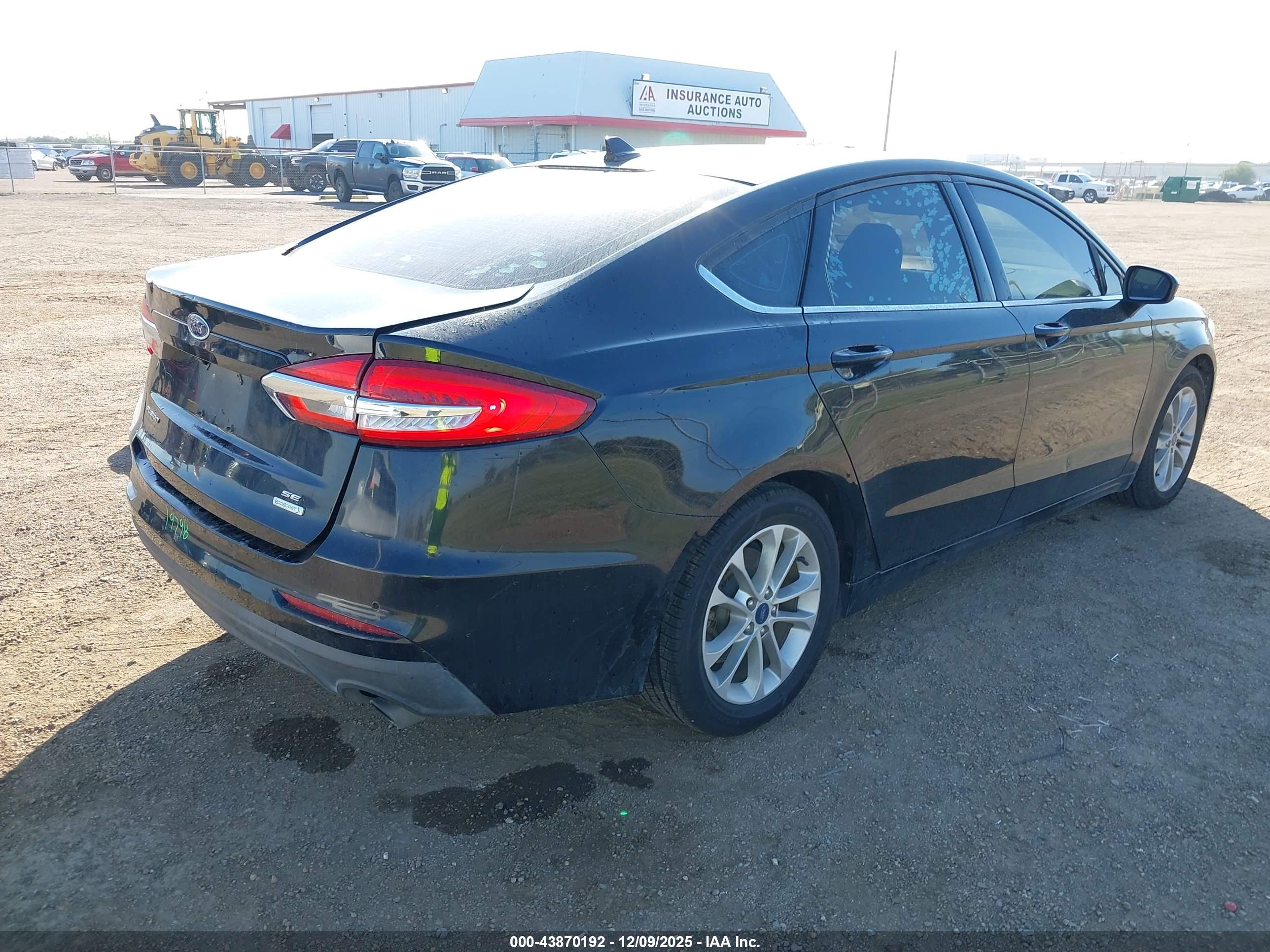 FORD FUSION image 4