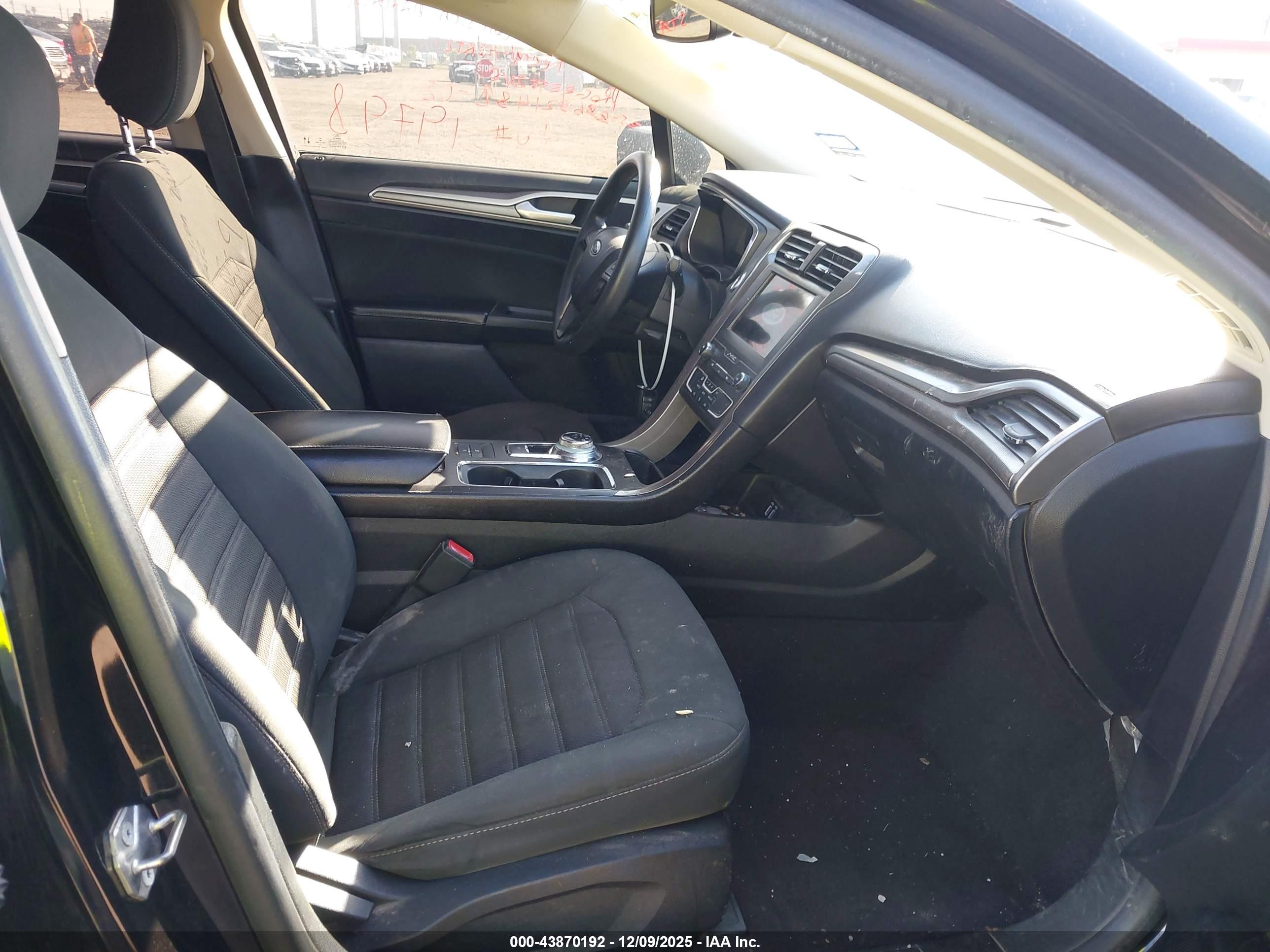 FORD FUSION image 5