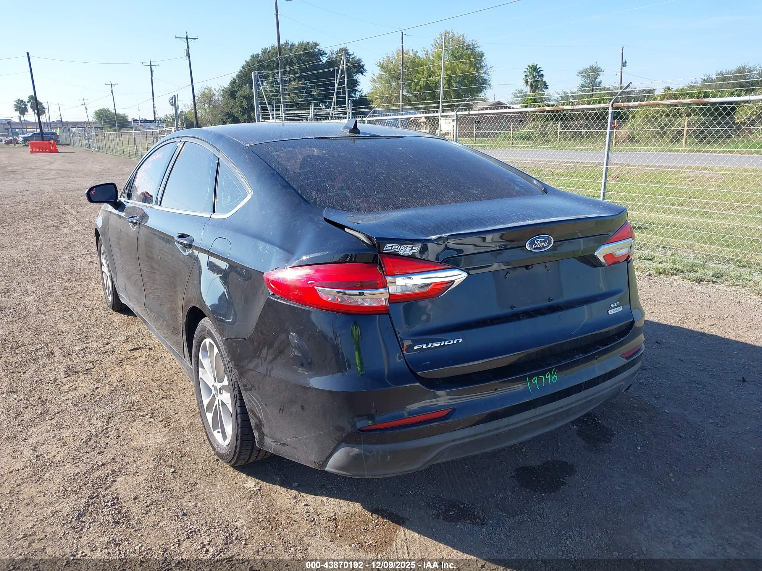 FORD FUSION image 6