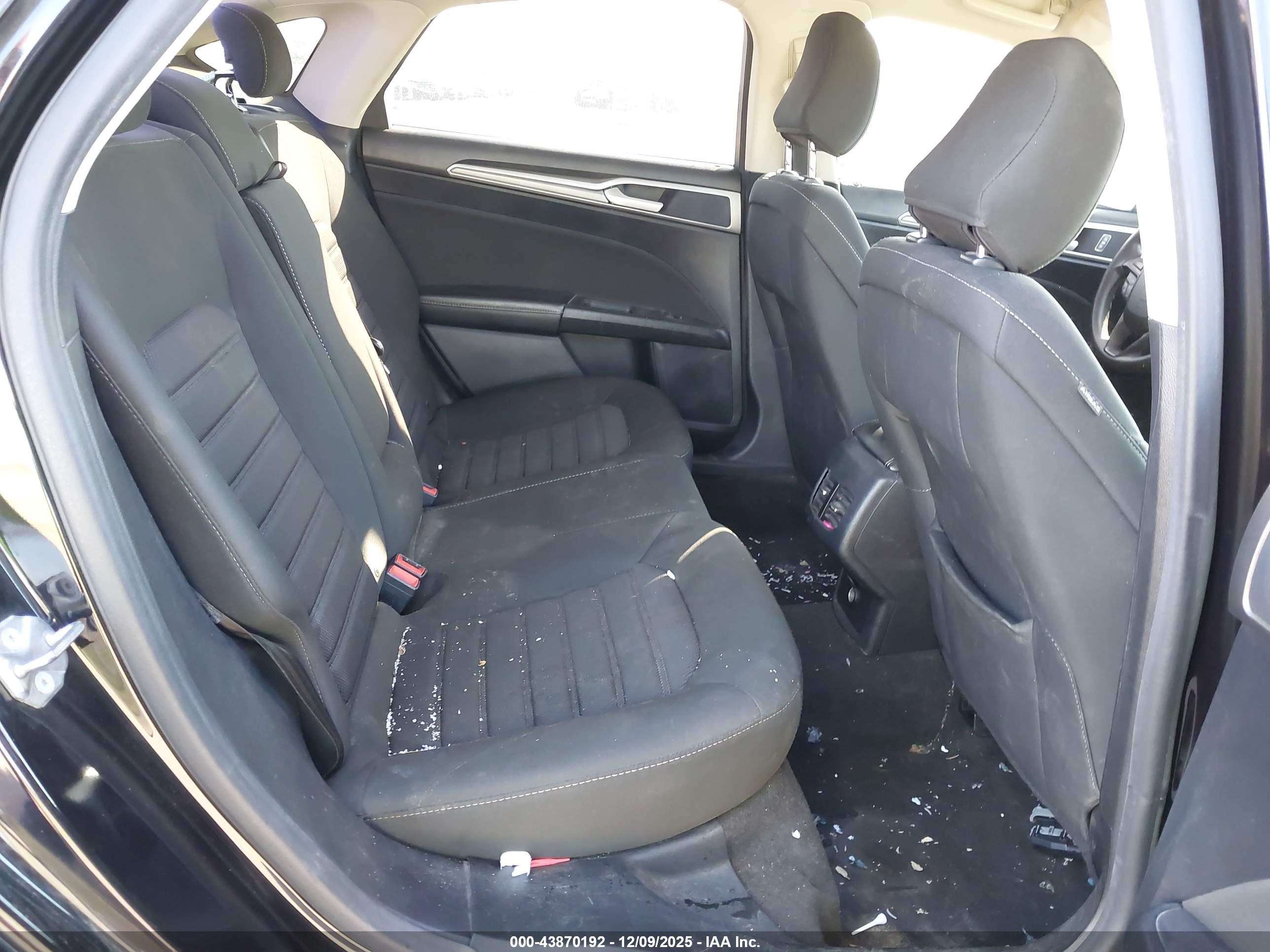 FORD FUSION image 8