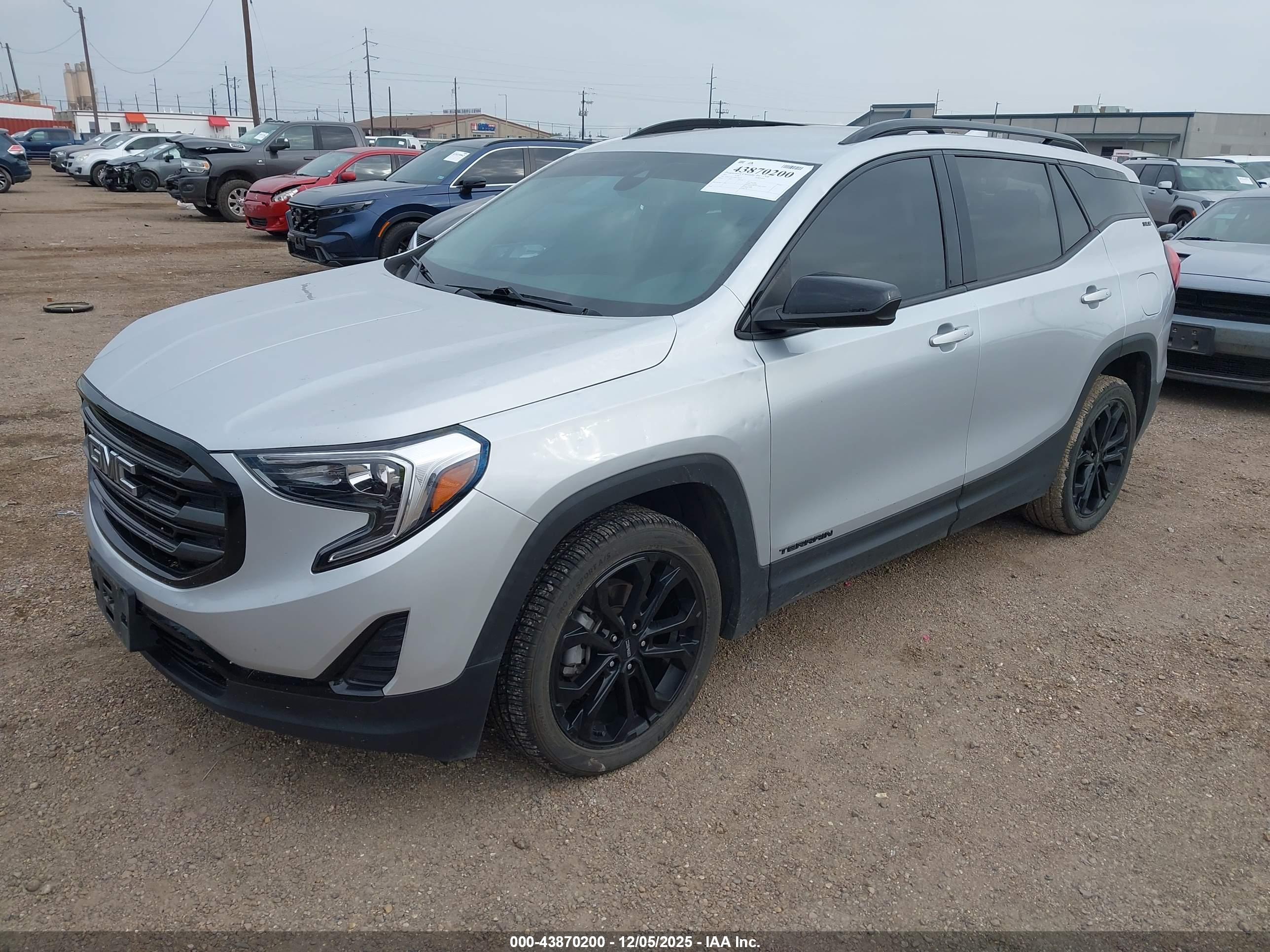 GMC TERRAIN image 2