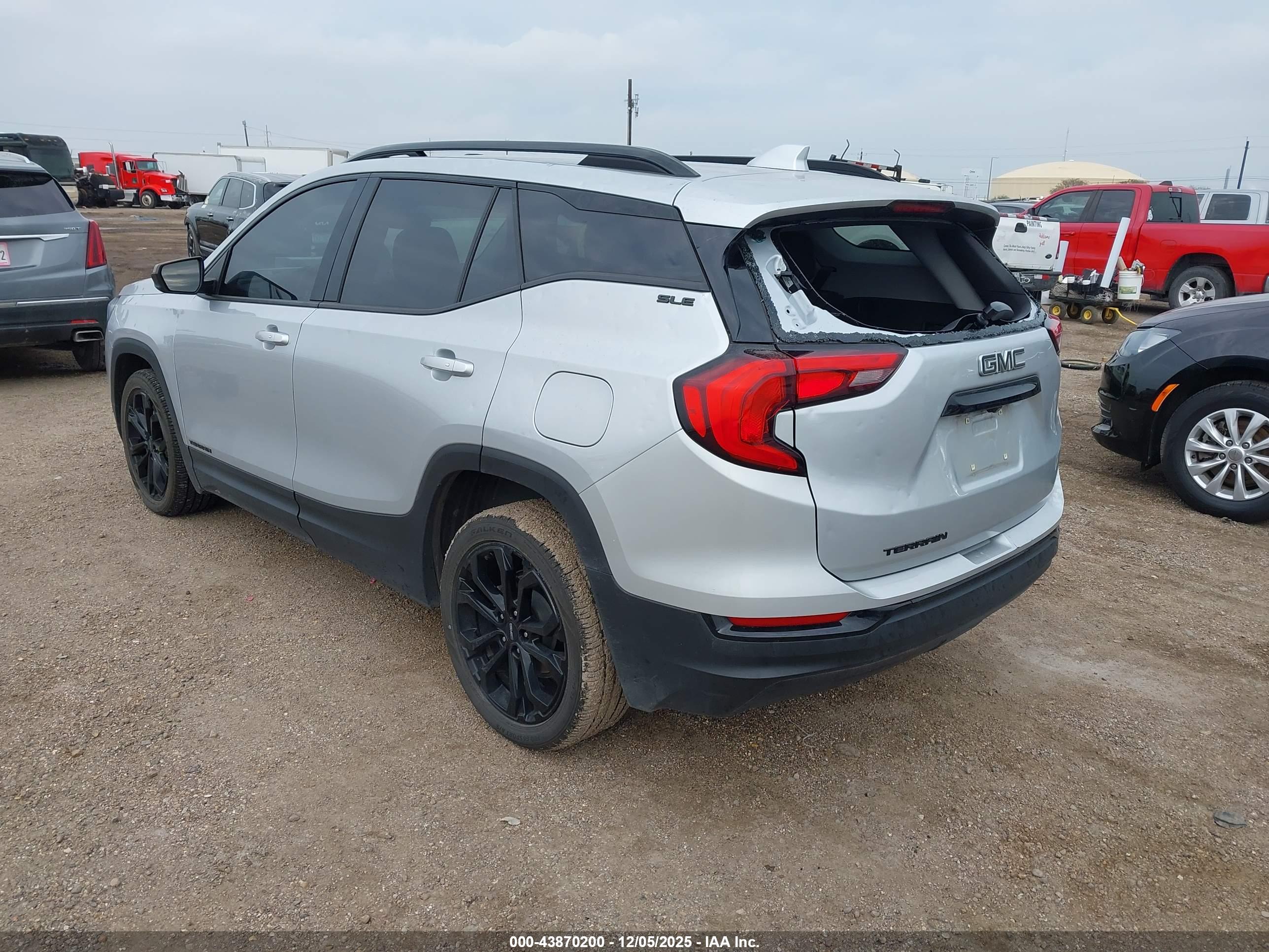 GMC TERRAIN image 3