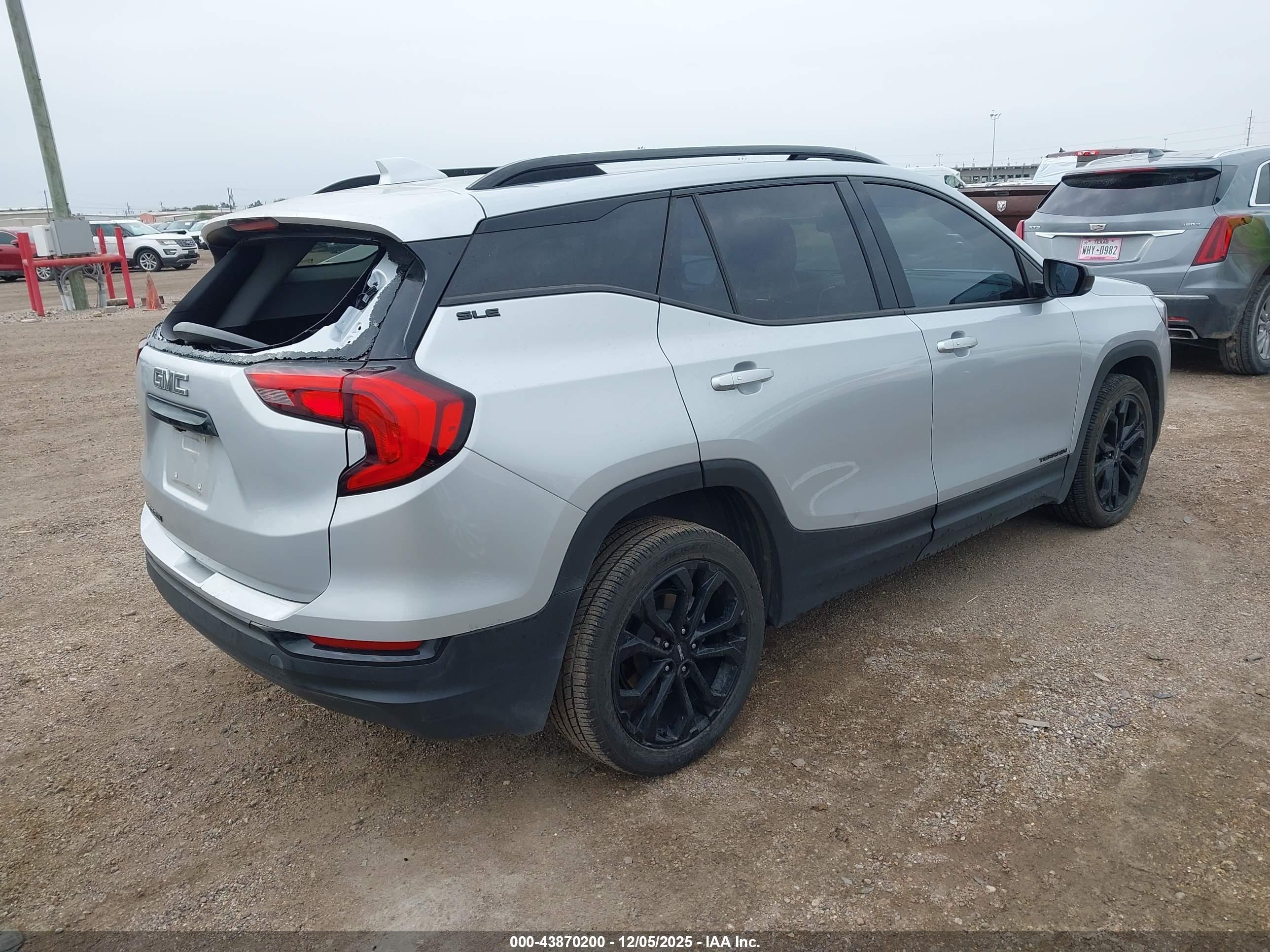 GMC TERRAIN image 4
