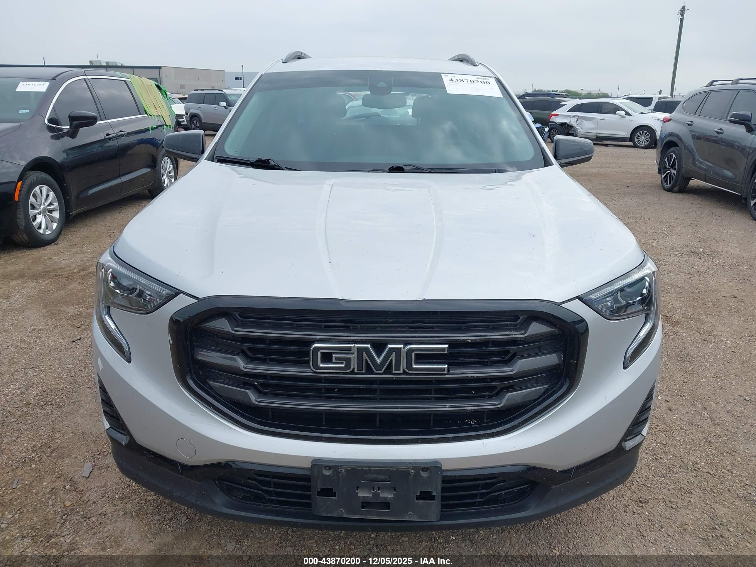 GMC TERRAIN image 6
