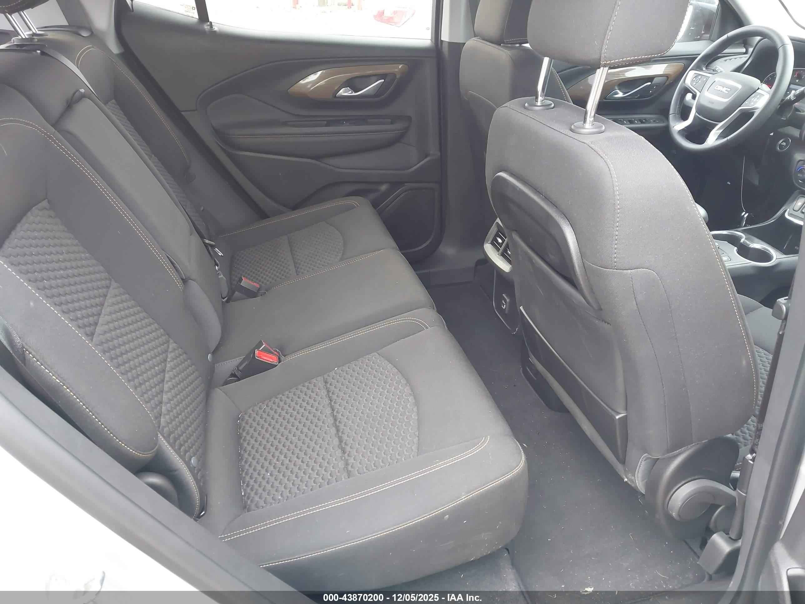 GMC TERRAIN image 8
