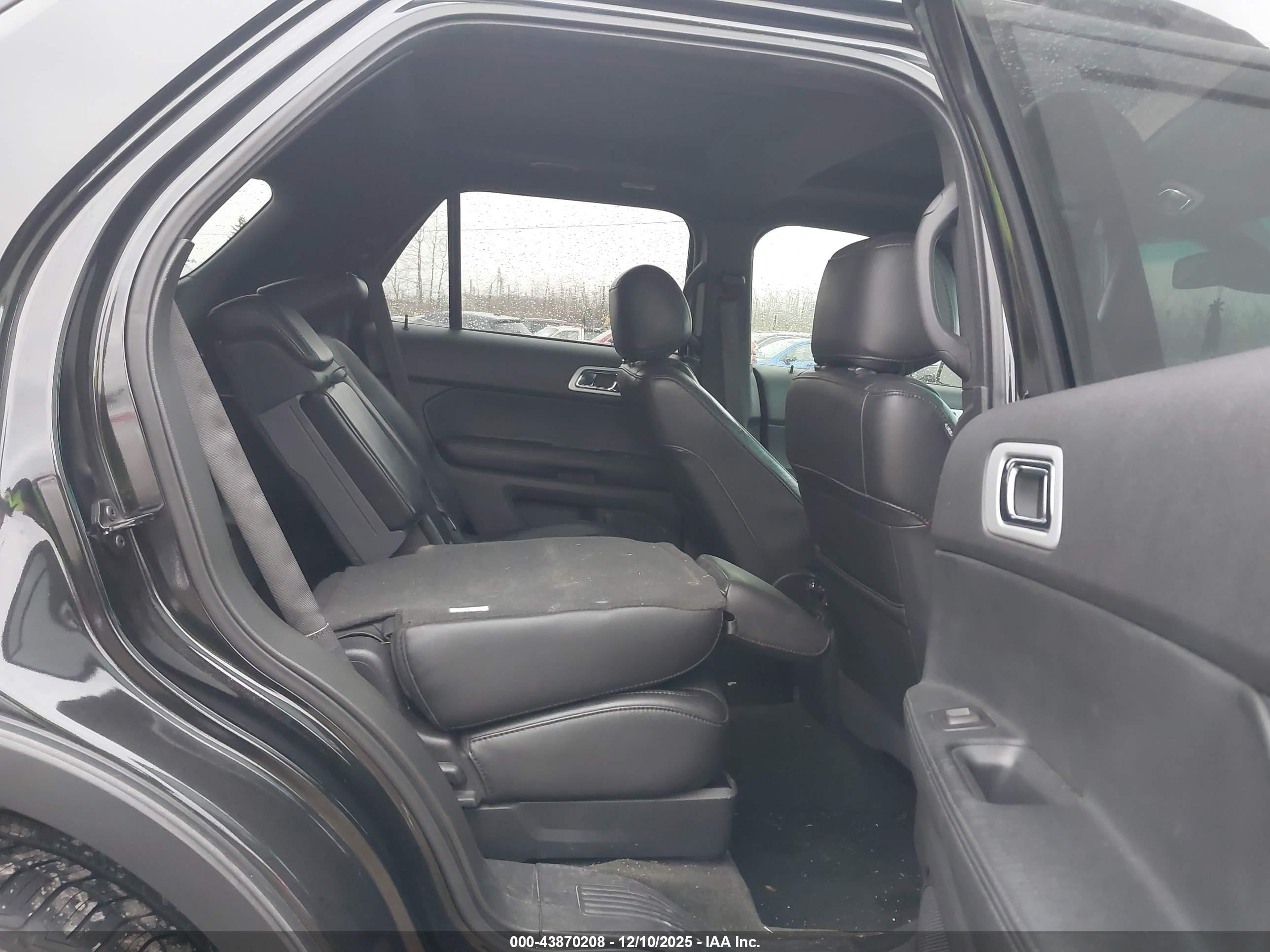 FORD EXPLORER image 8