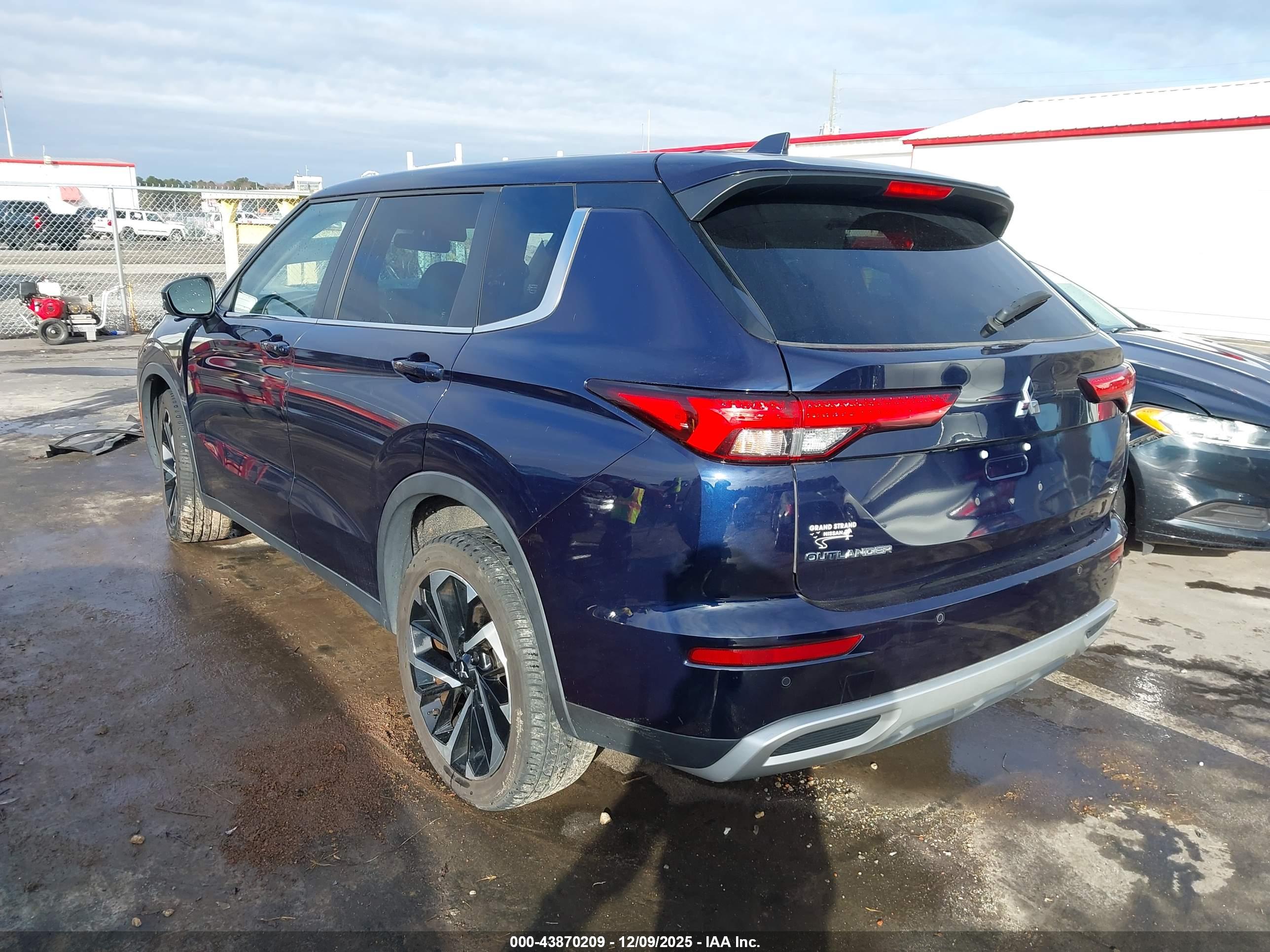 MITSUBISHI OUTLANDER image 3