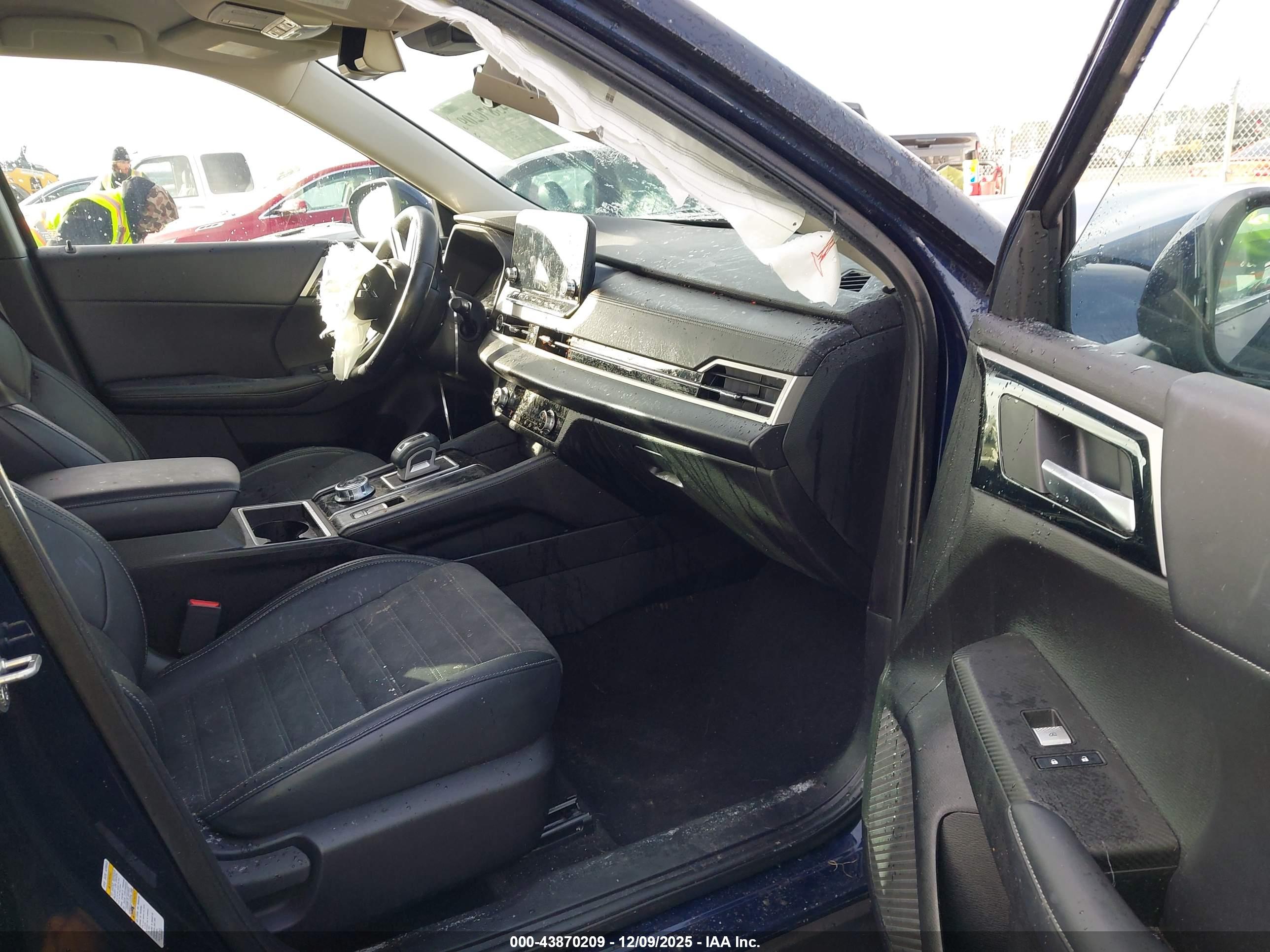 MITSUBISHI OUTLANDER image 5