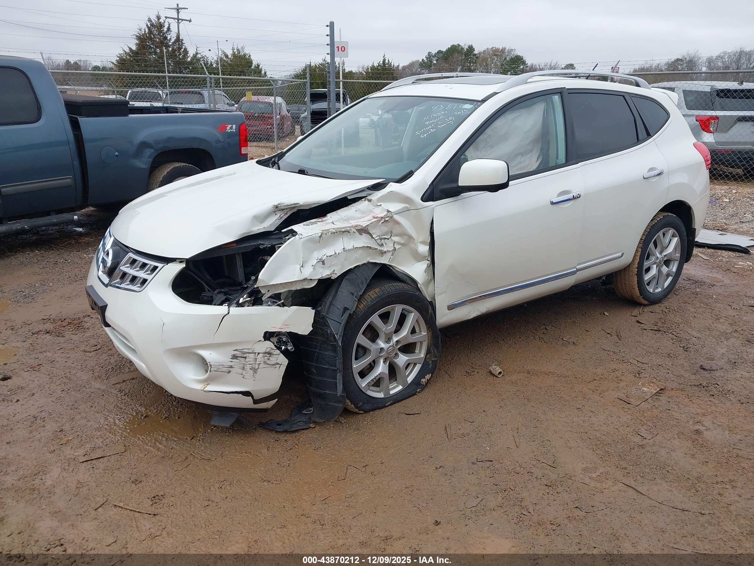 NISSAN ROGUE image 2