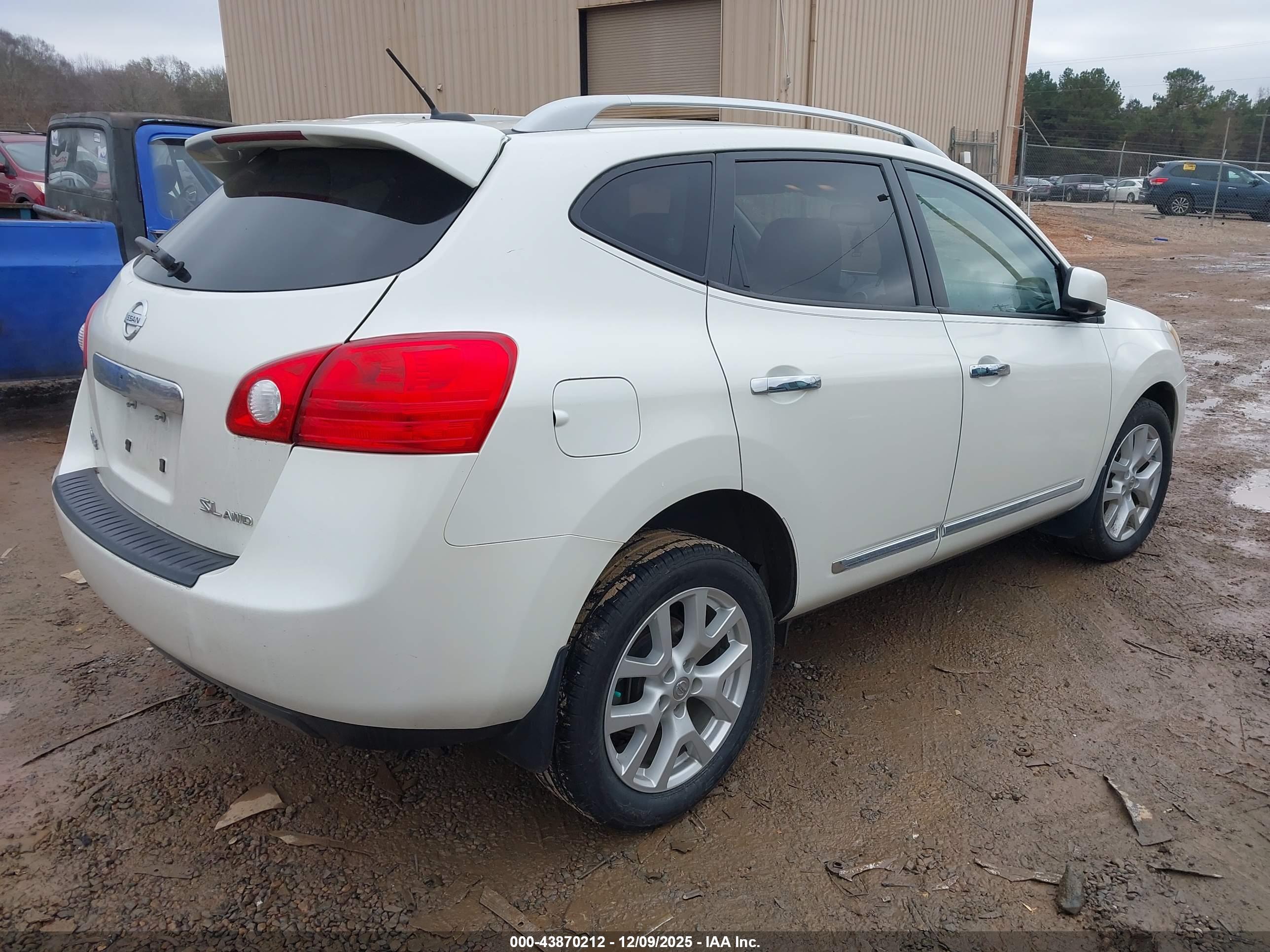 NISSAN ROGUE image 4