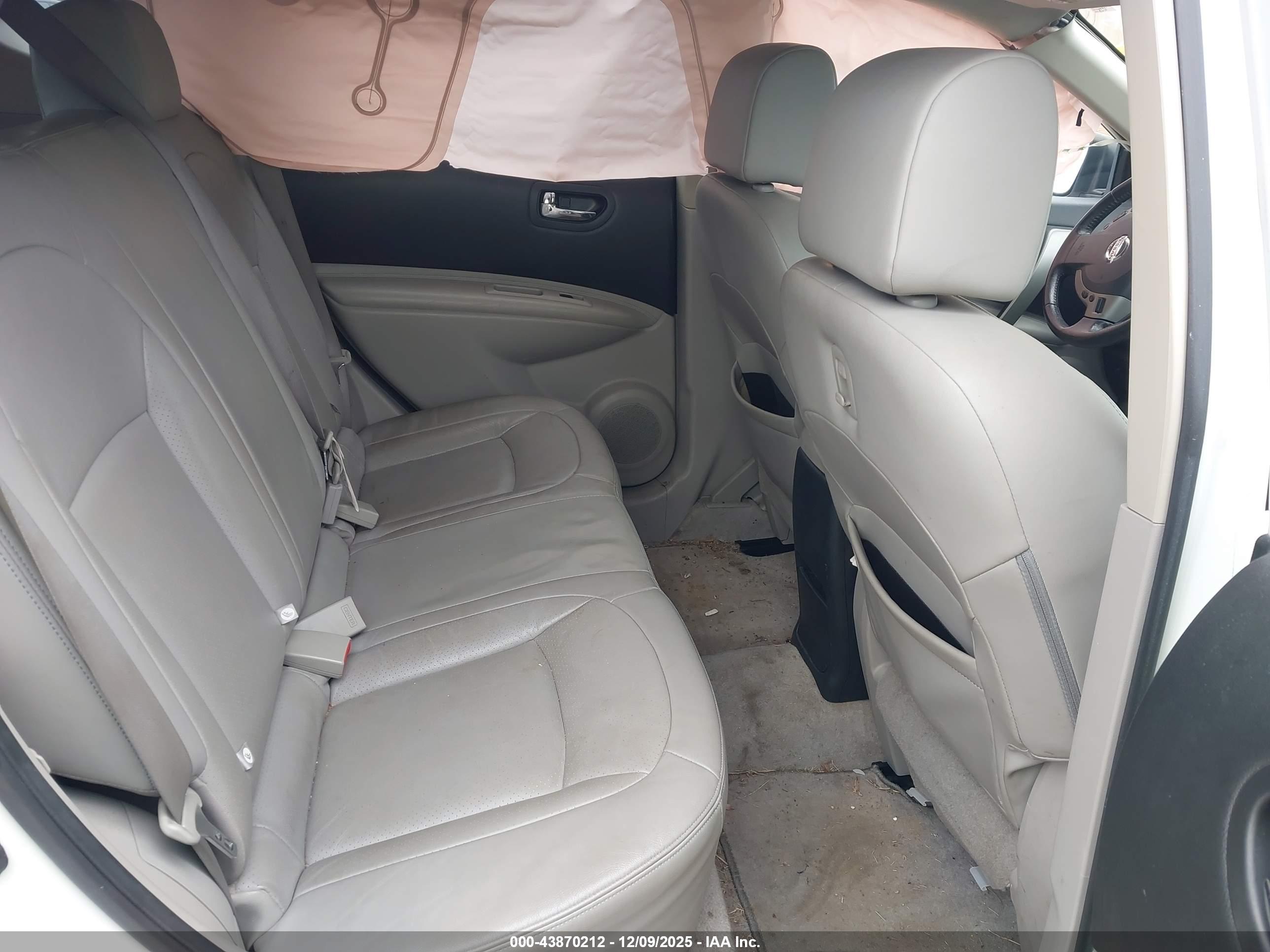 NISSAN ROGUE image 8