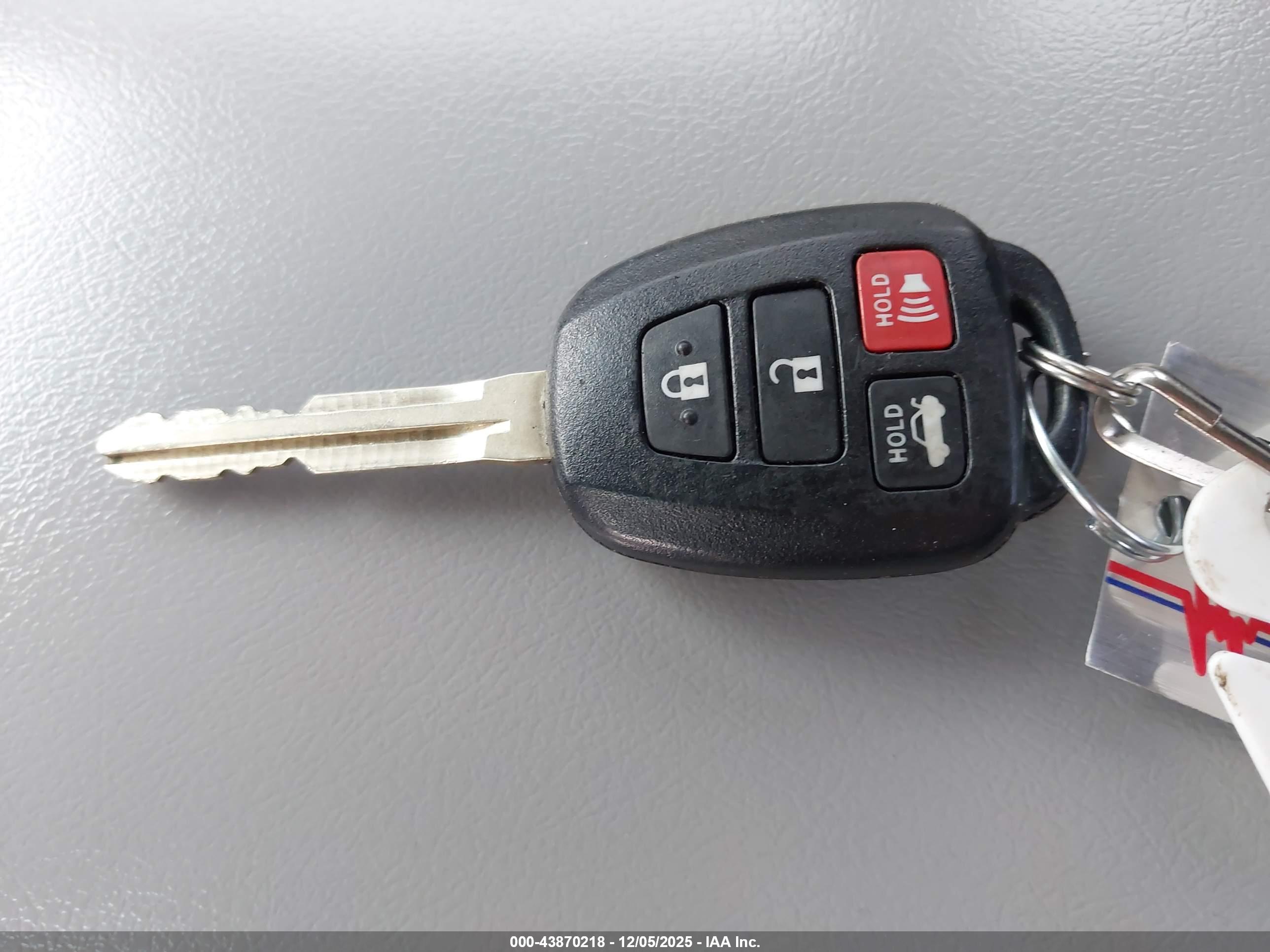 TOYOTA CAMRY image 11