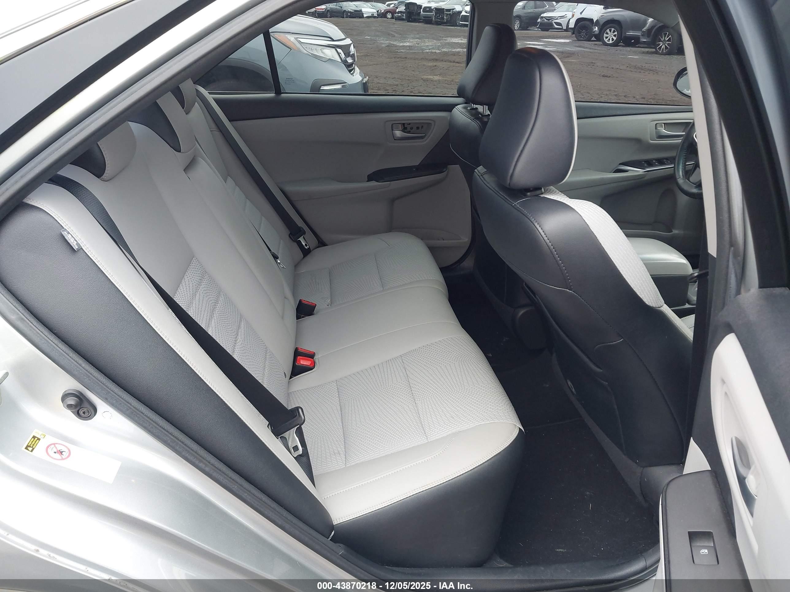 TOYOTA CAMRY image 8