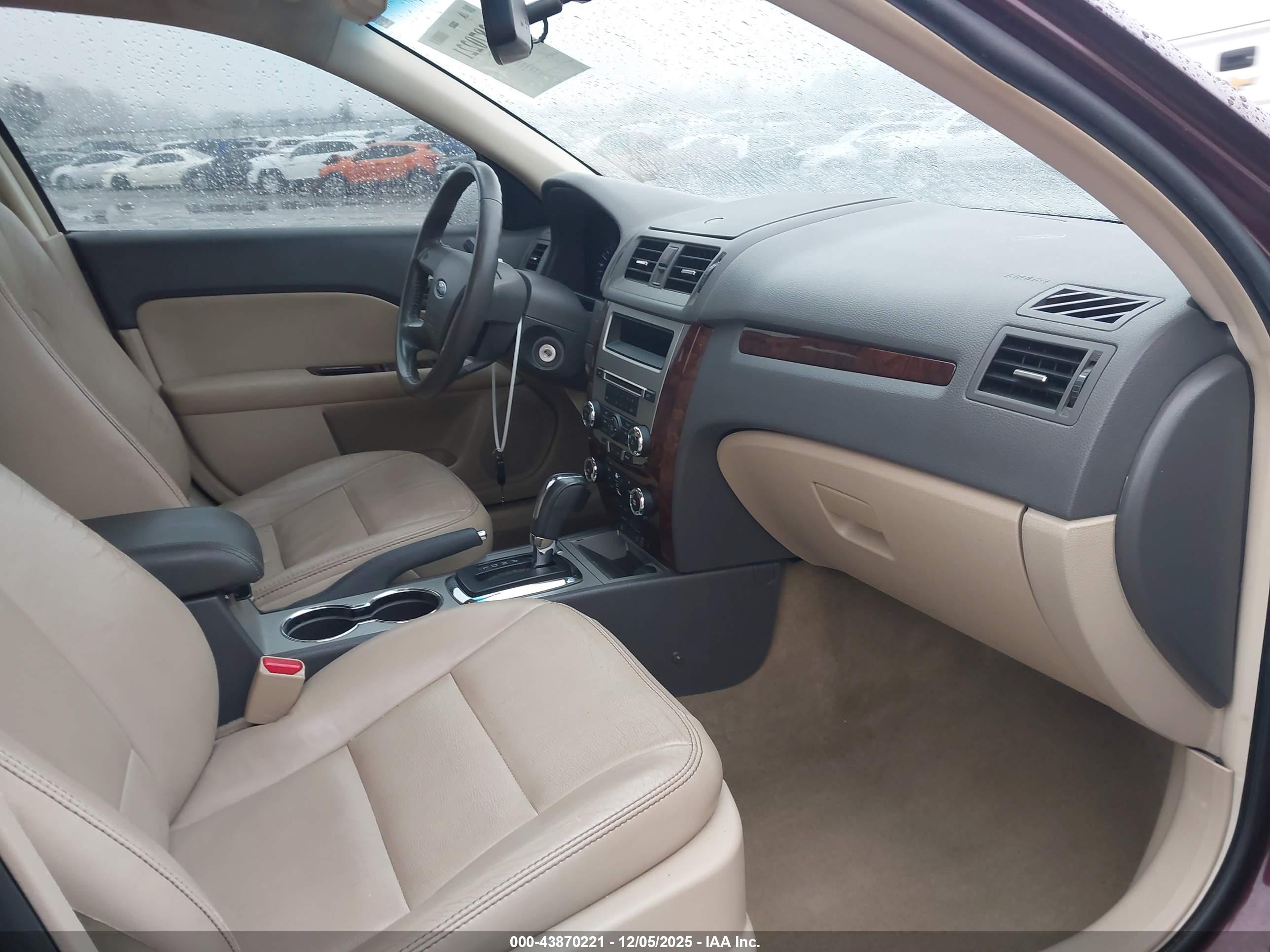 FORD FUSION image 5