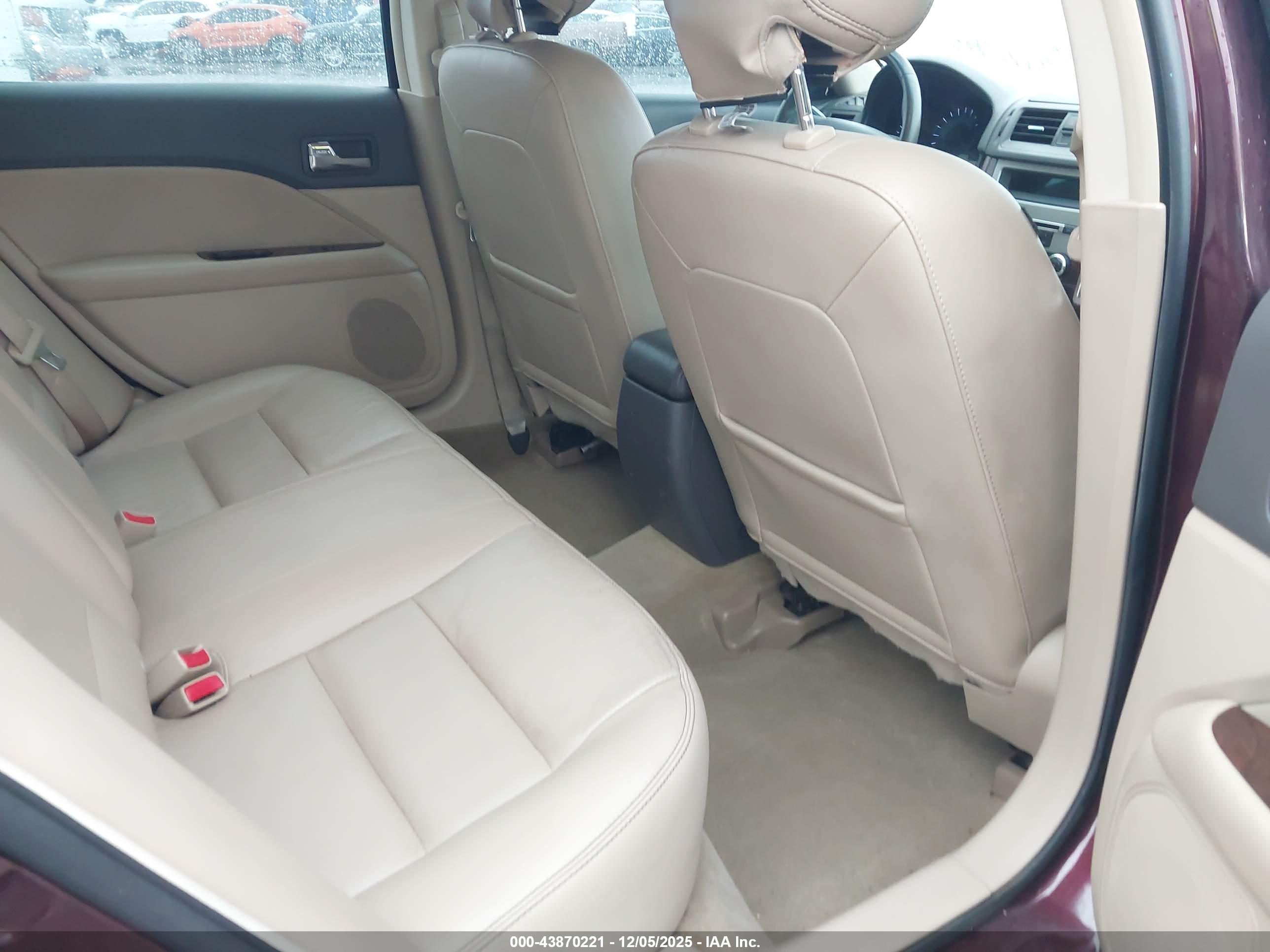 FORD FUSION image 8