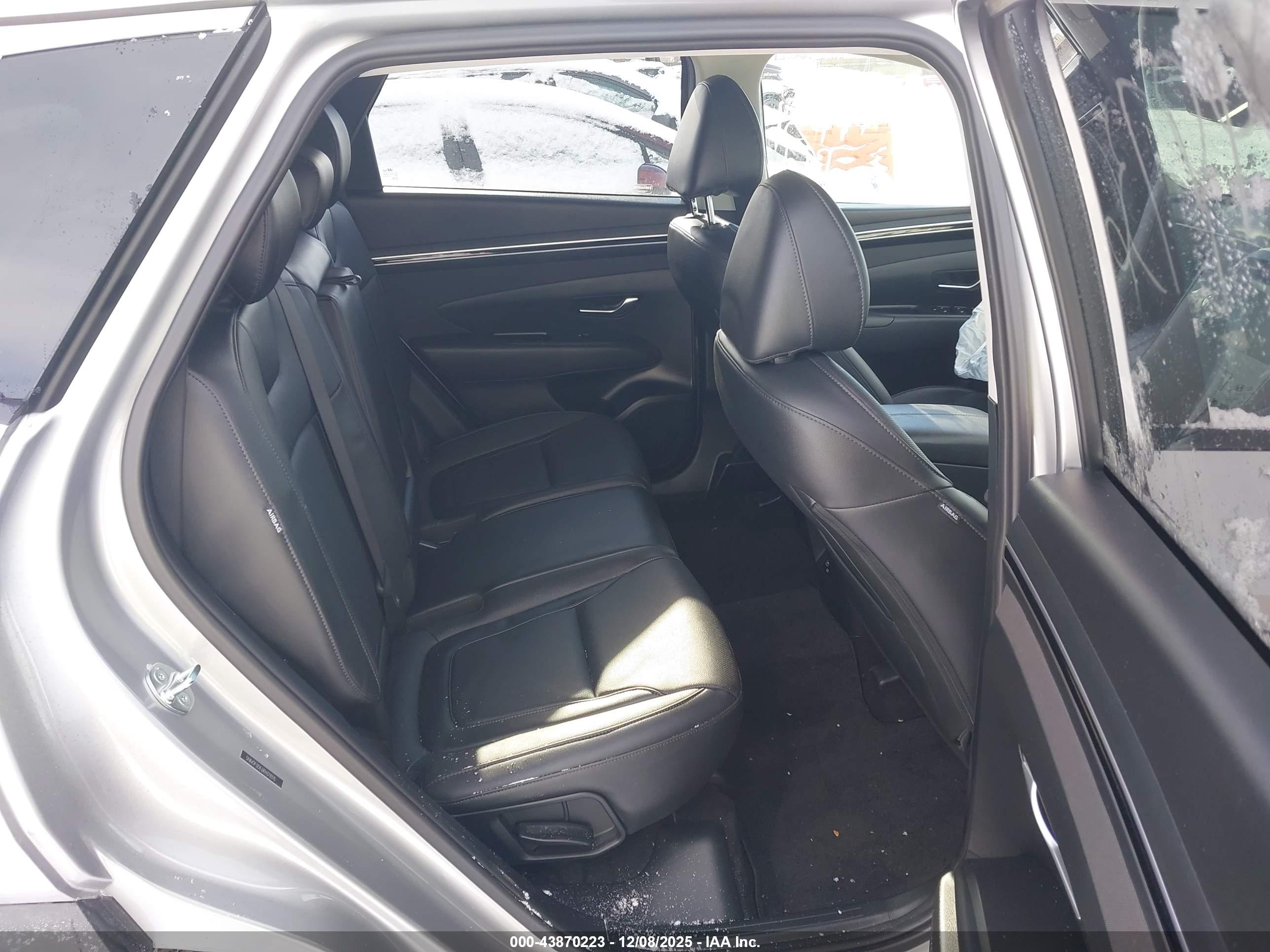 HYUNDAI TUCSON image 8