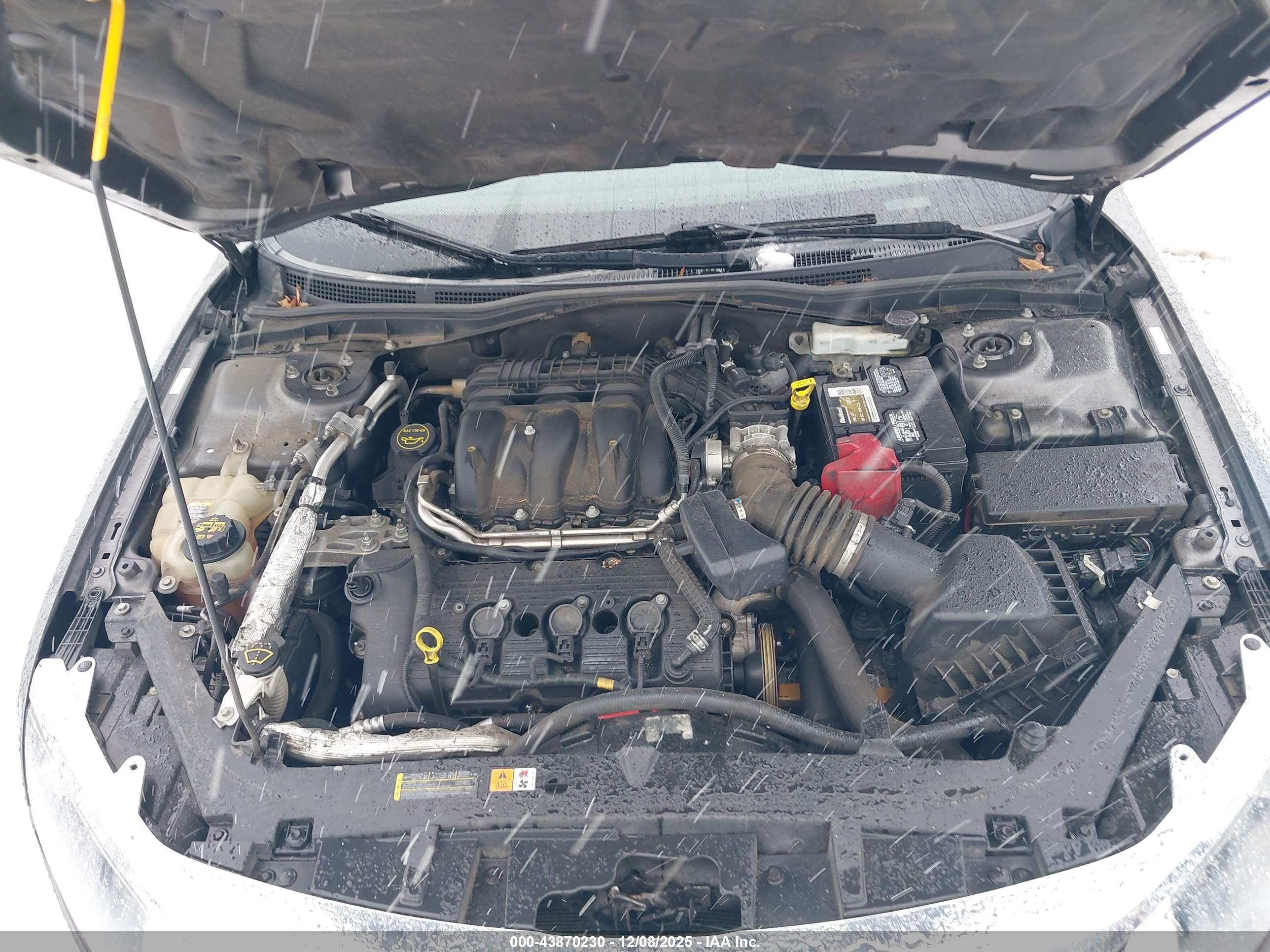 FORD FUSION image 10