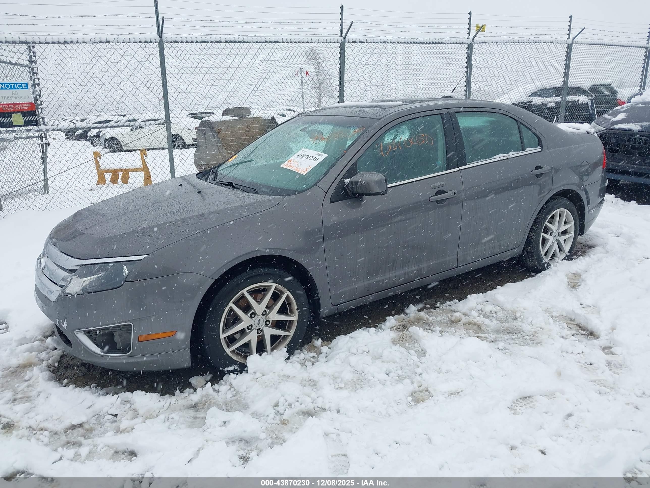 FORD FUSION image 2
