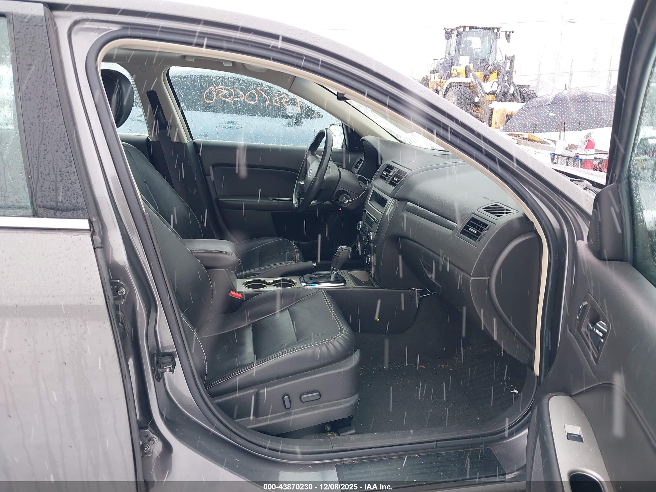 FORD FUSION image 5