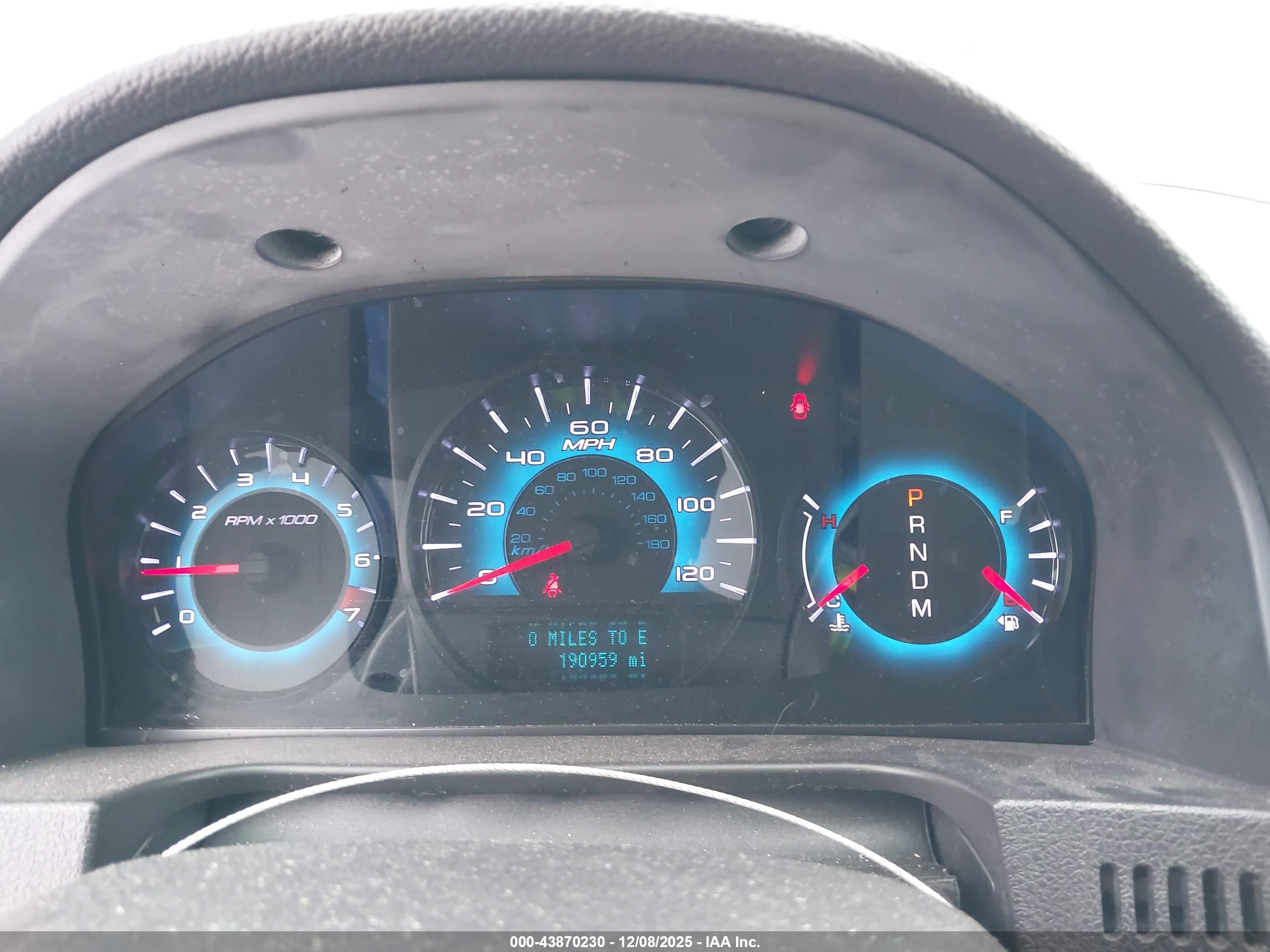 FORD FUSION image 7