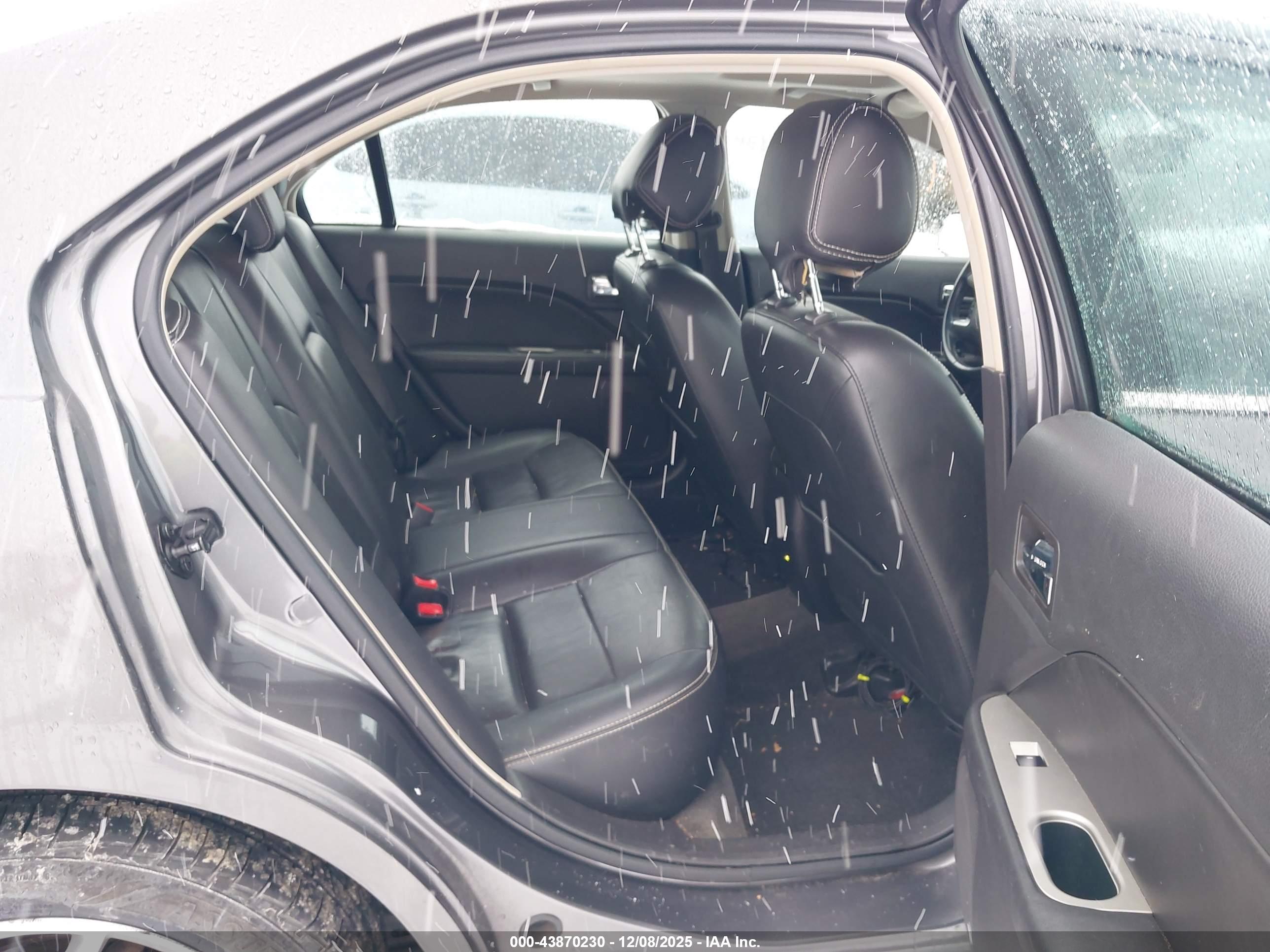 FORD FUSION image 8