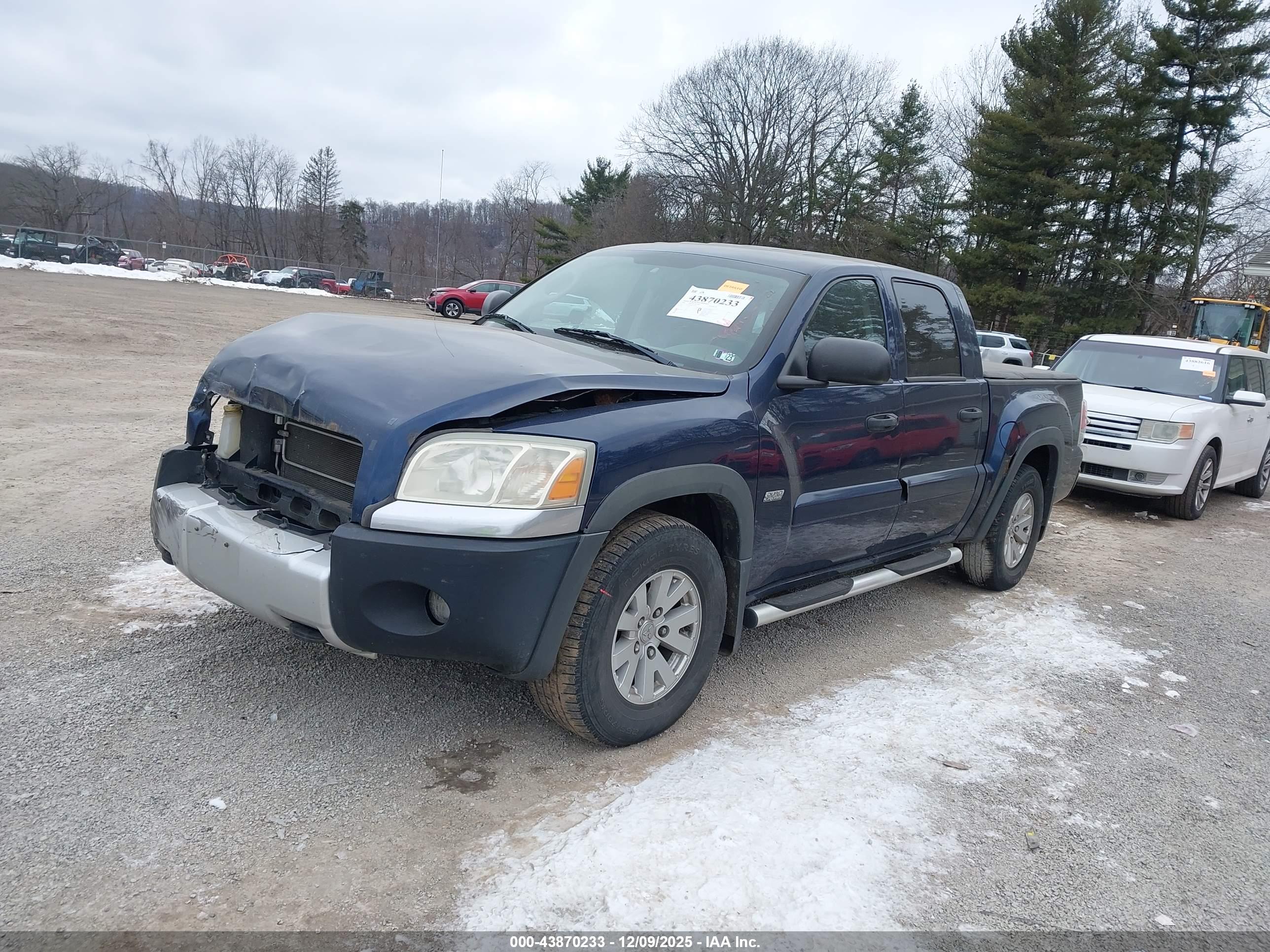 MITSUBISHI RAIDER image 2
