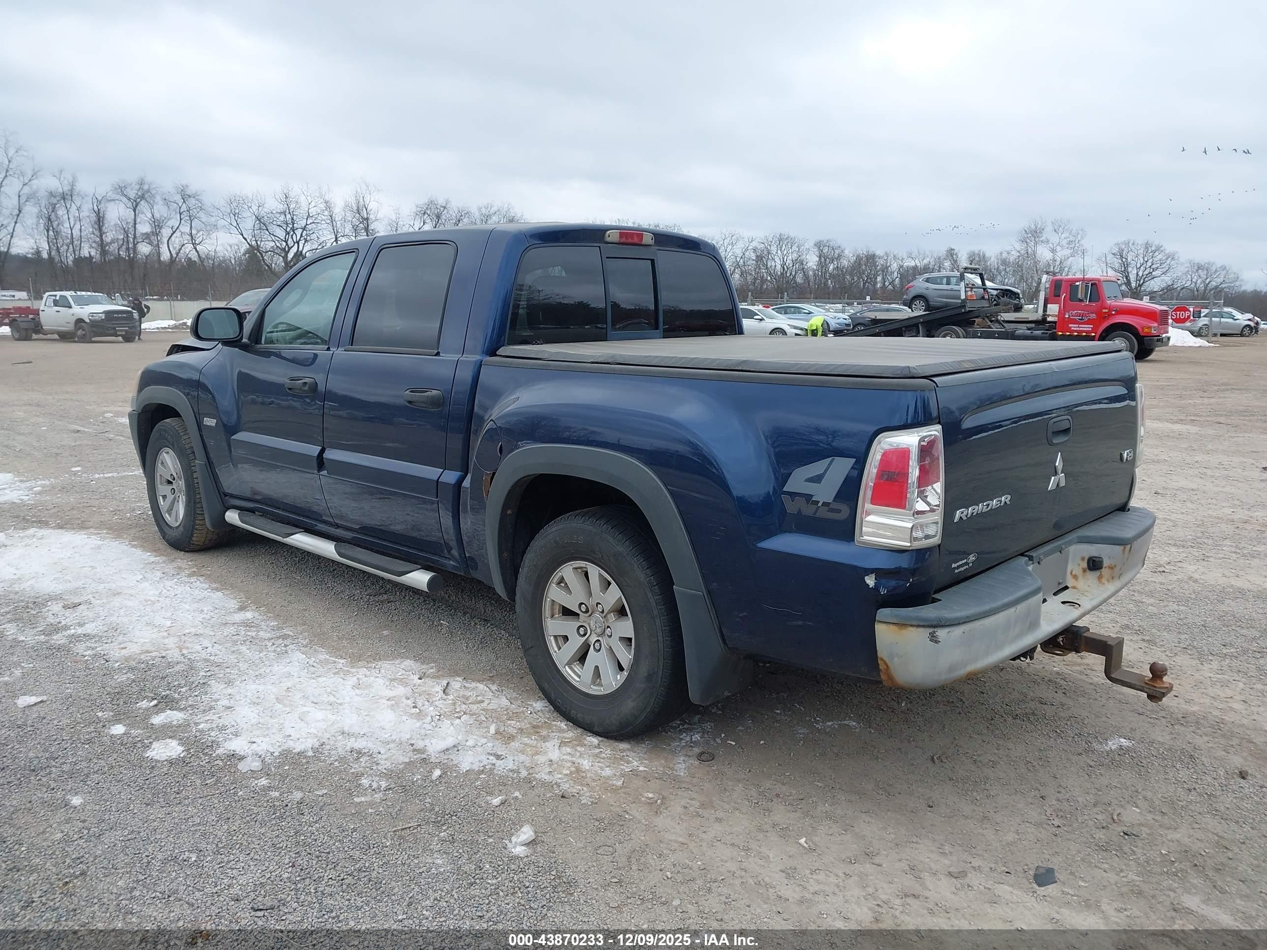 MITSUBISHI RAIDER image 3