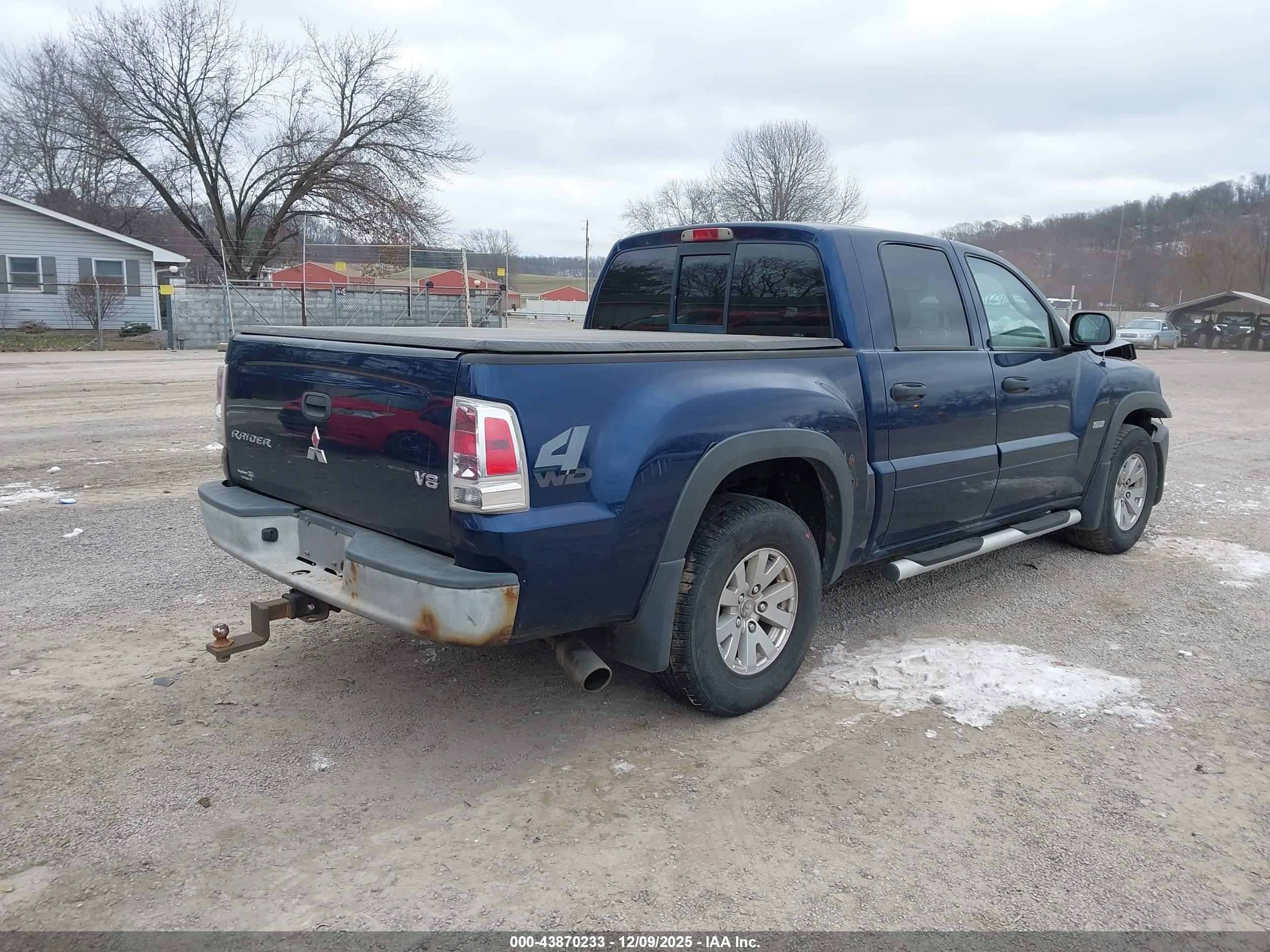 MITSUBISHI RAIDER image 4