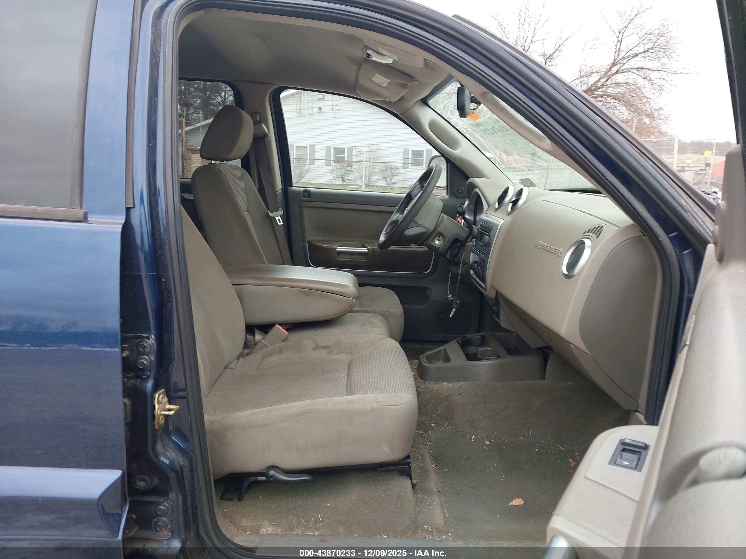 MITSUBISHI RAIDER image 5