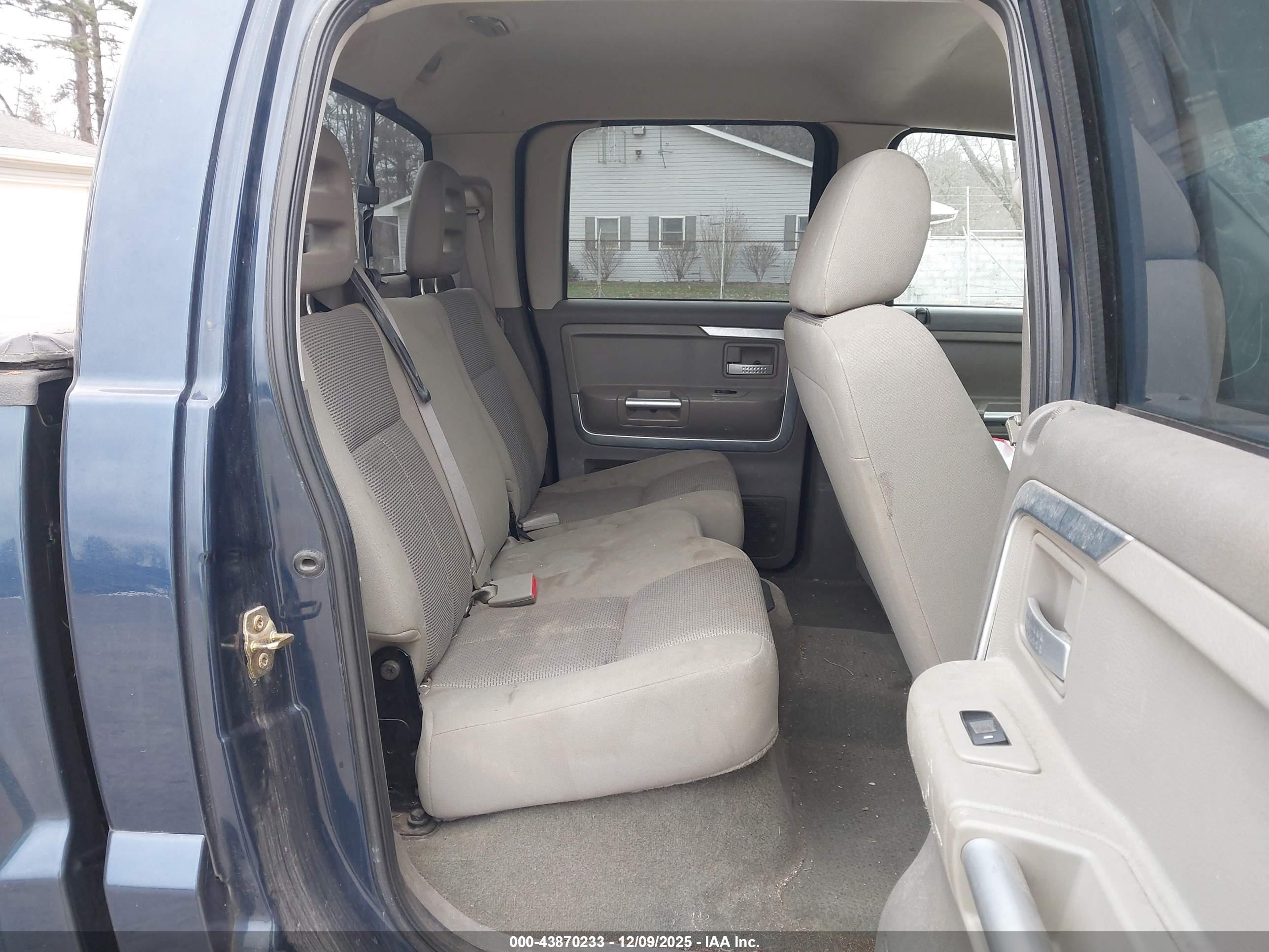 MITSUBISHI RAIDER image 8