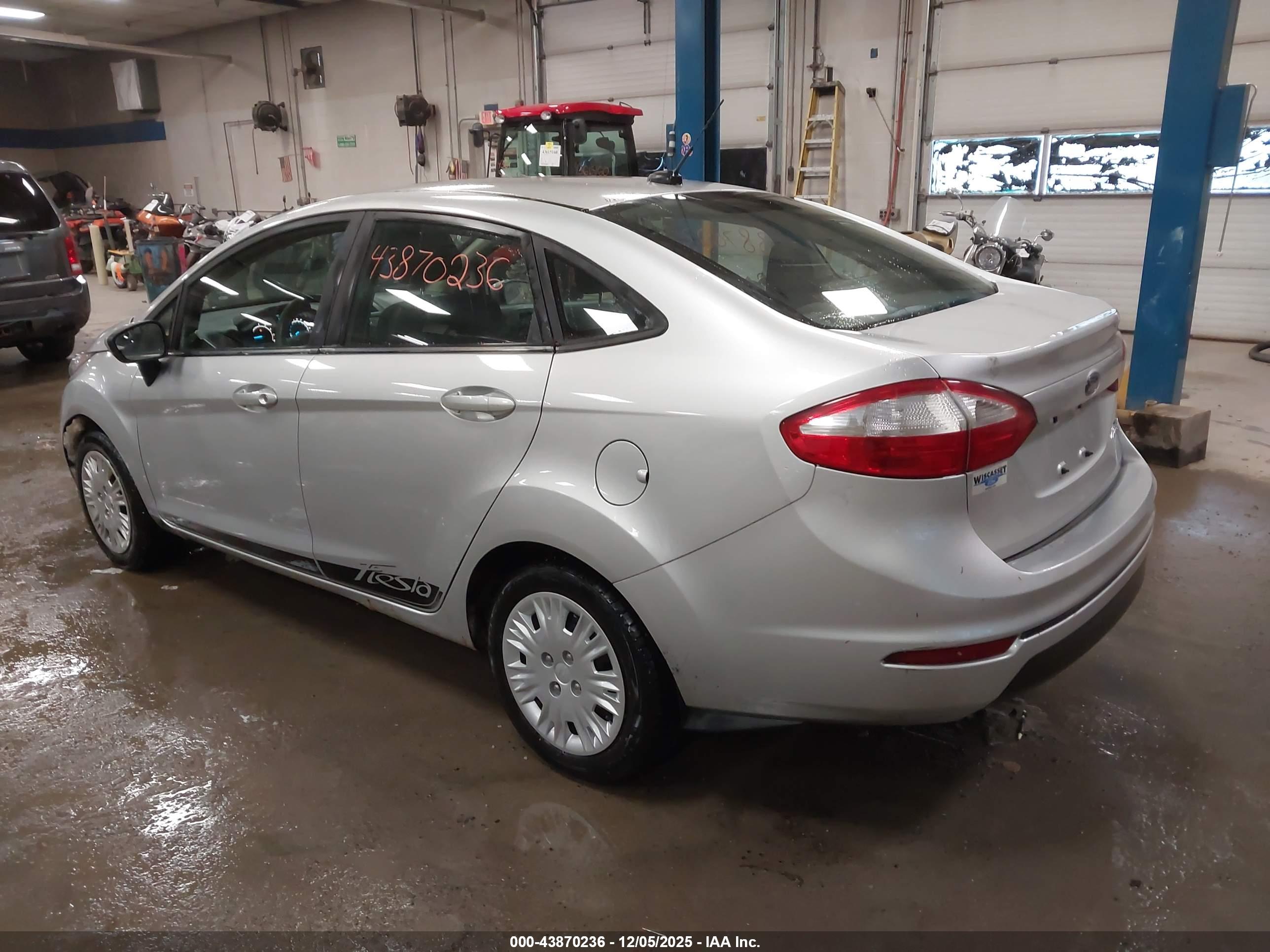 FORD FIESTA image 3