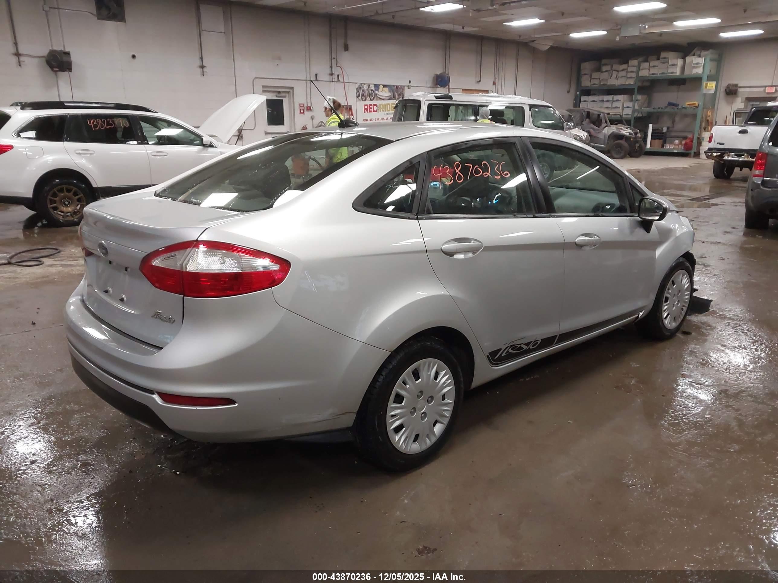 FORD FIESTA image 4
