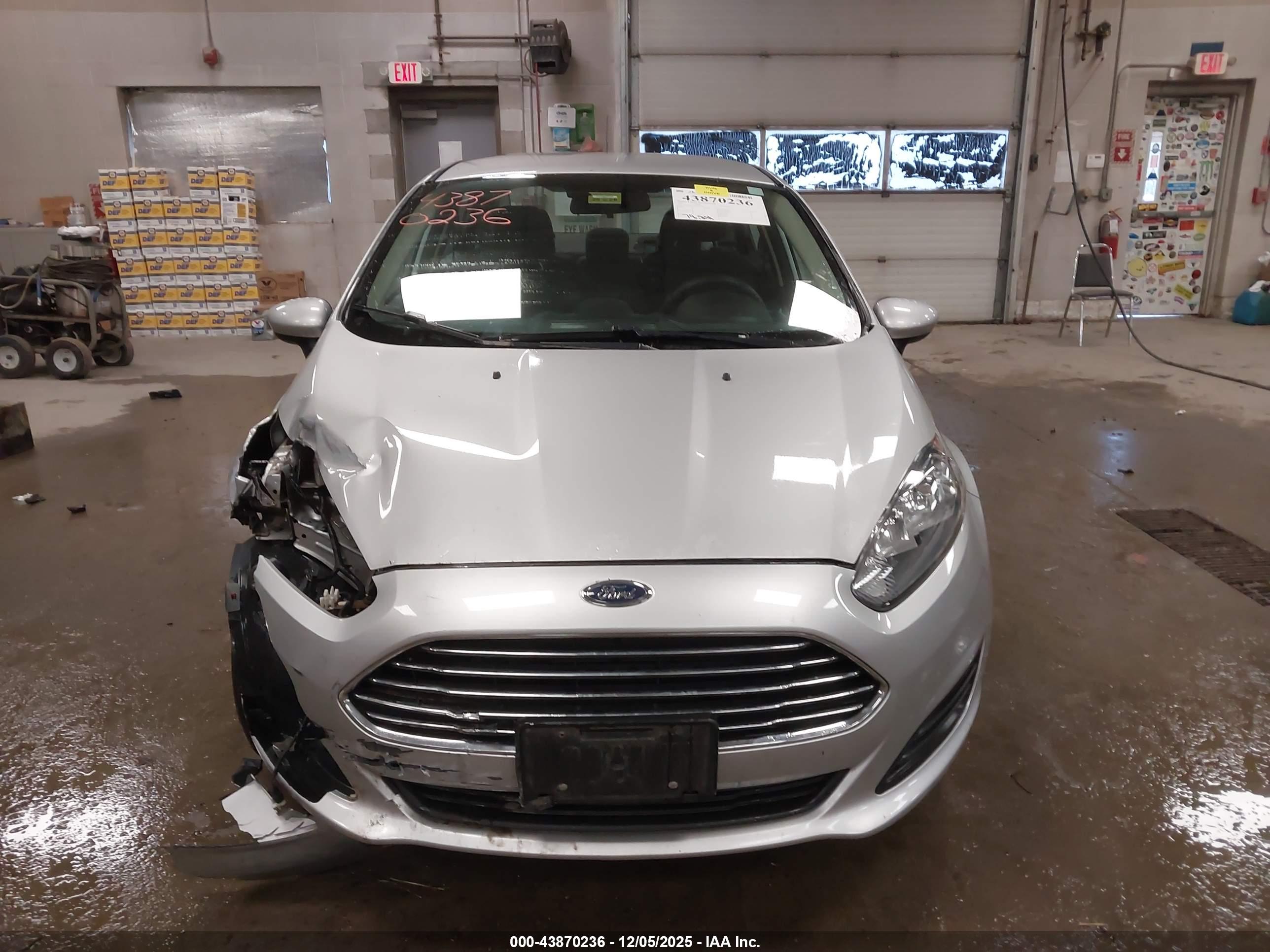 FORD FIESTA image 6