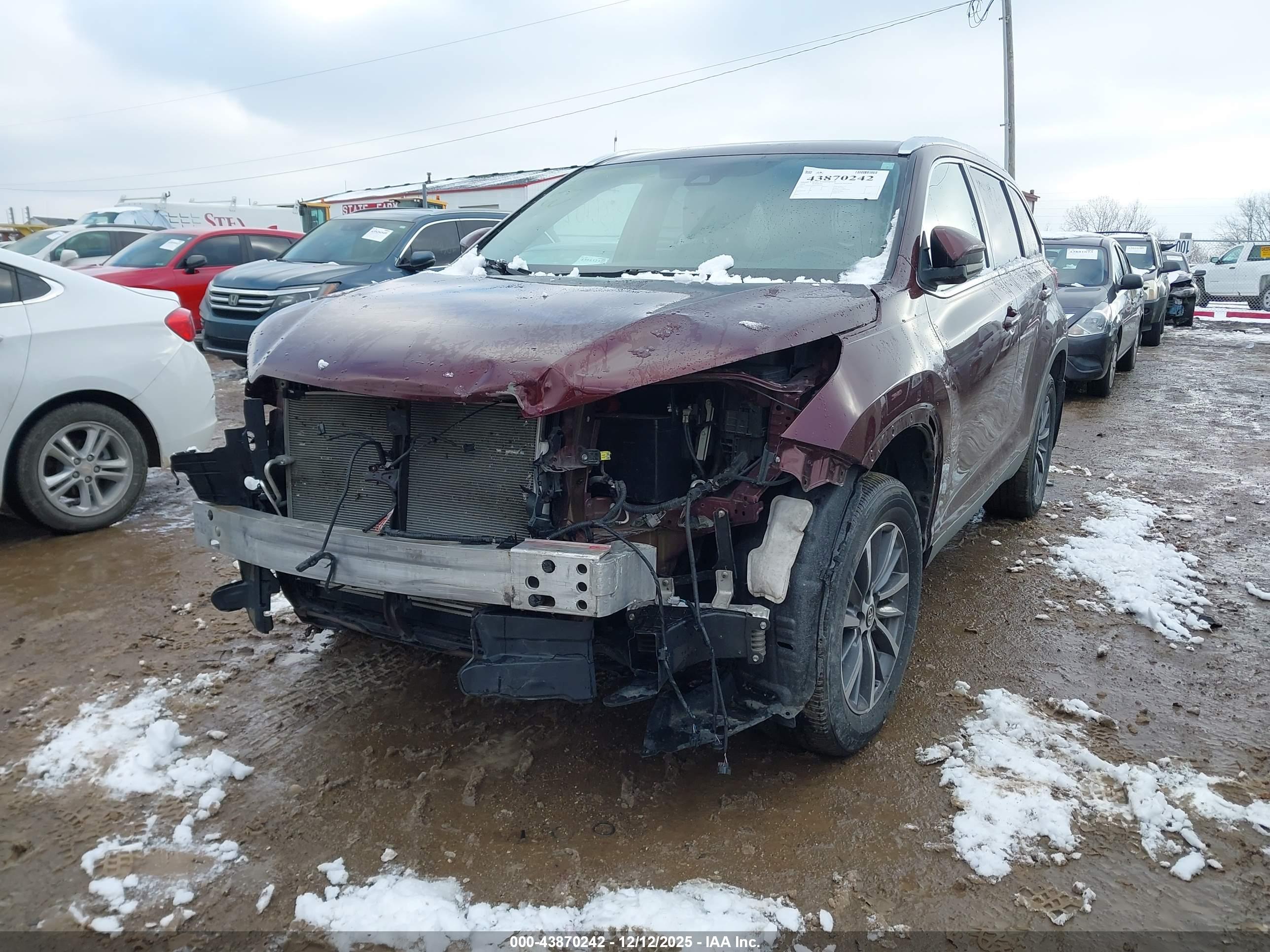 TOYOTA HIGHLANDER image 2