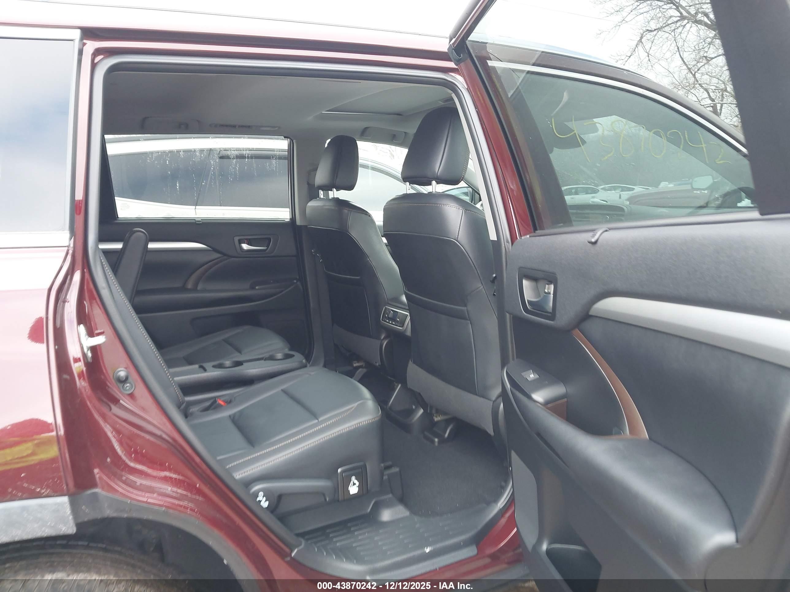 TOYOTA HIGHLANDER image 8