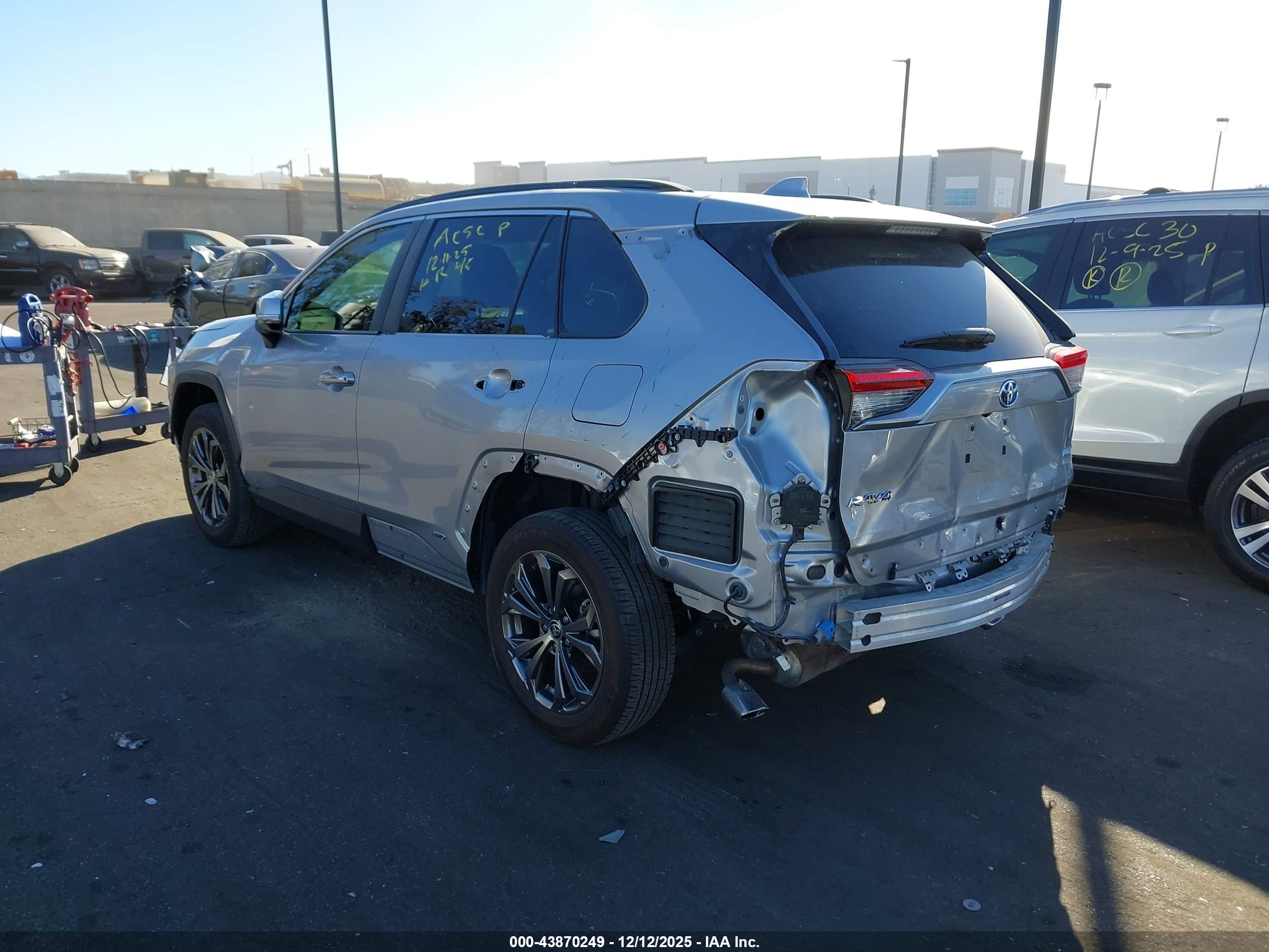 TOYOTA RAV4 image 3