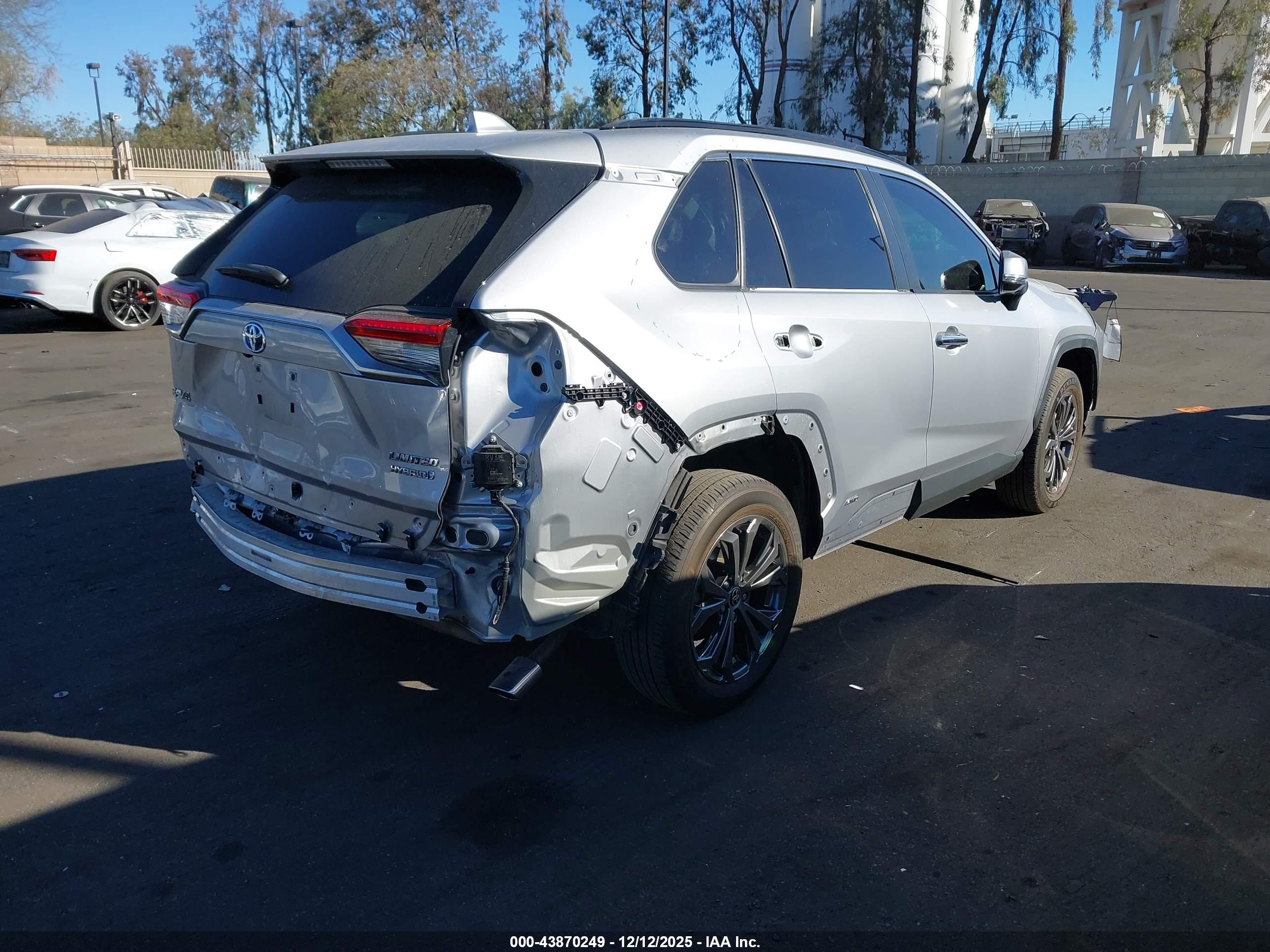 TOYOTA RAV4 image 4