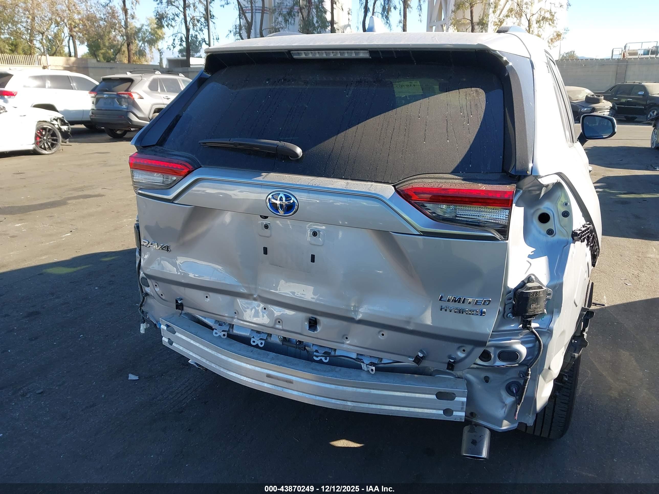 TOYOTA RAV4 image 6