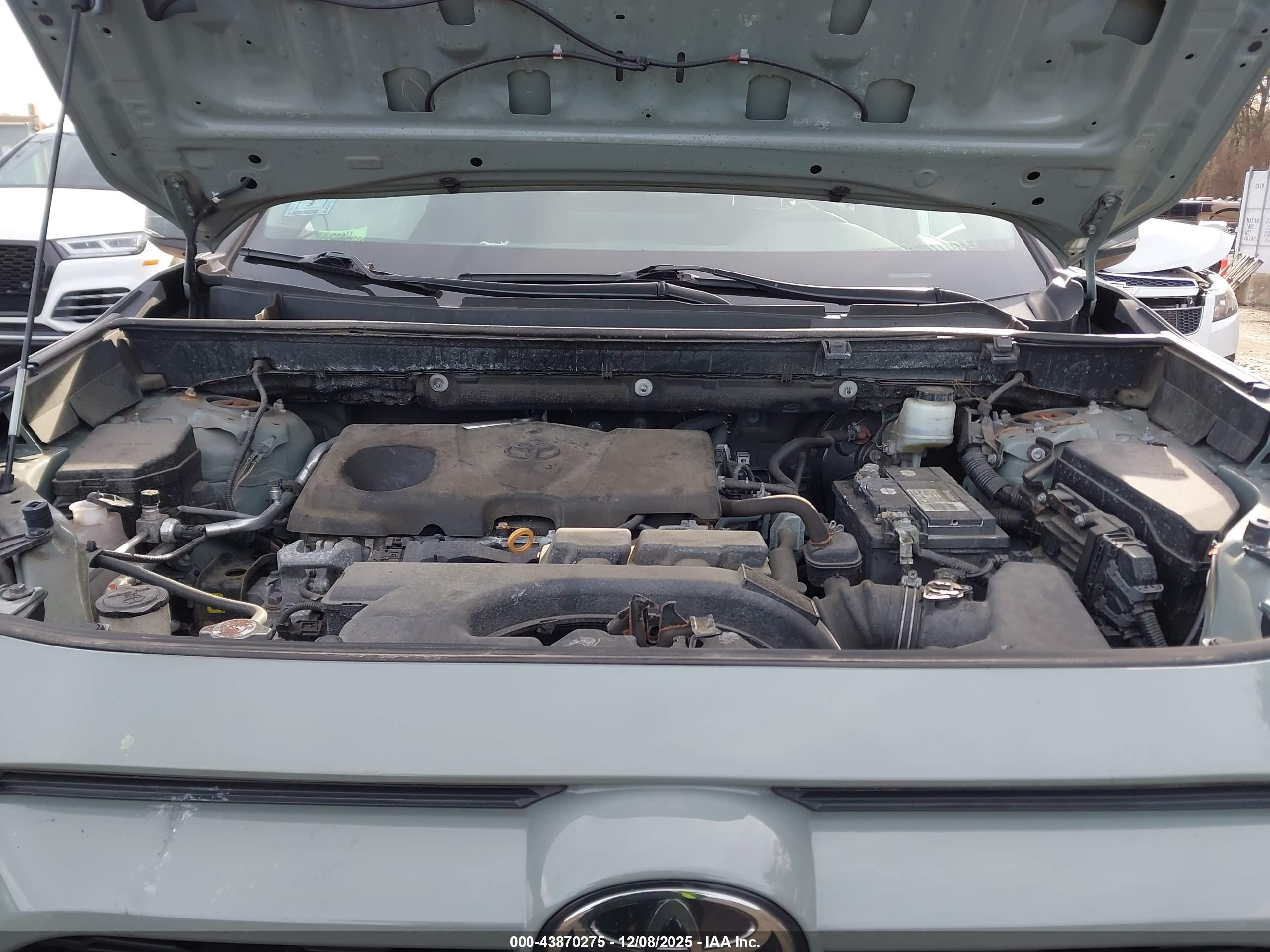TOYOTA RAV4 image 10