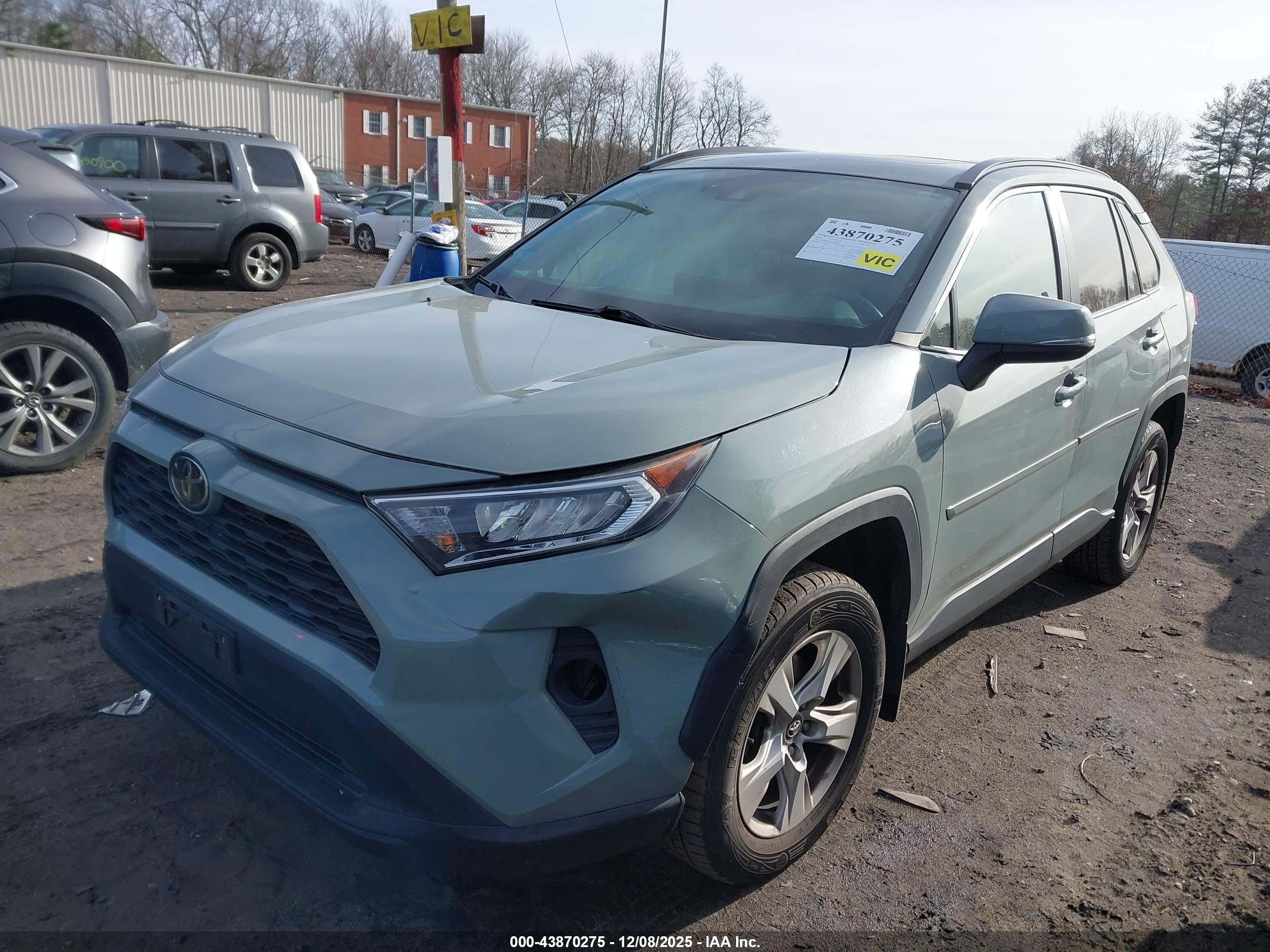TOYOTA RAV4 image 2