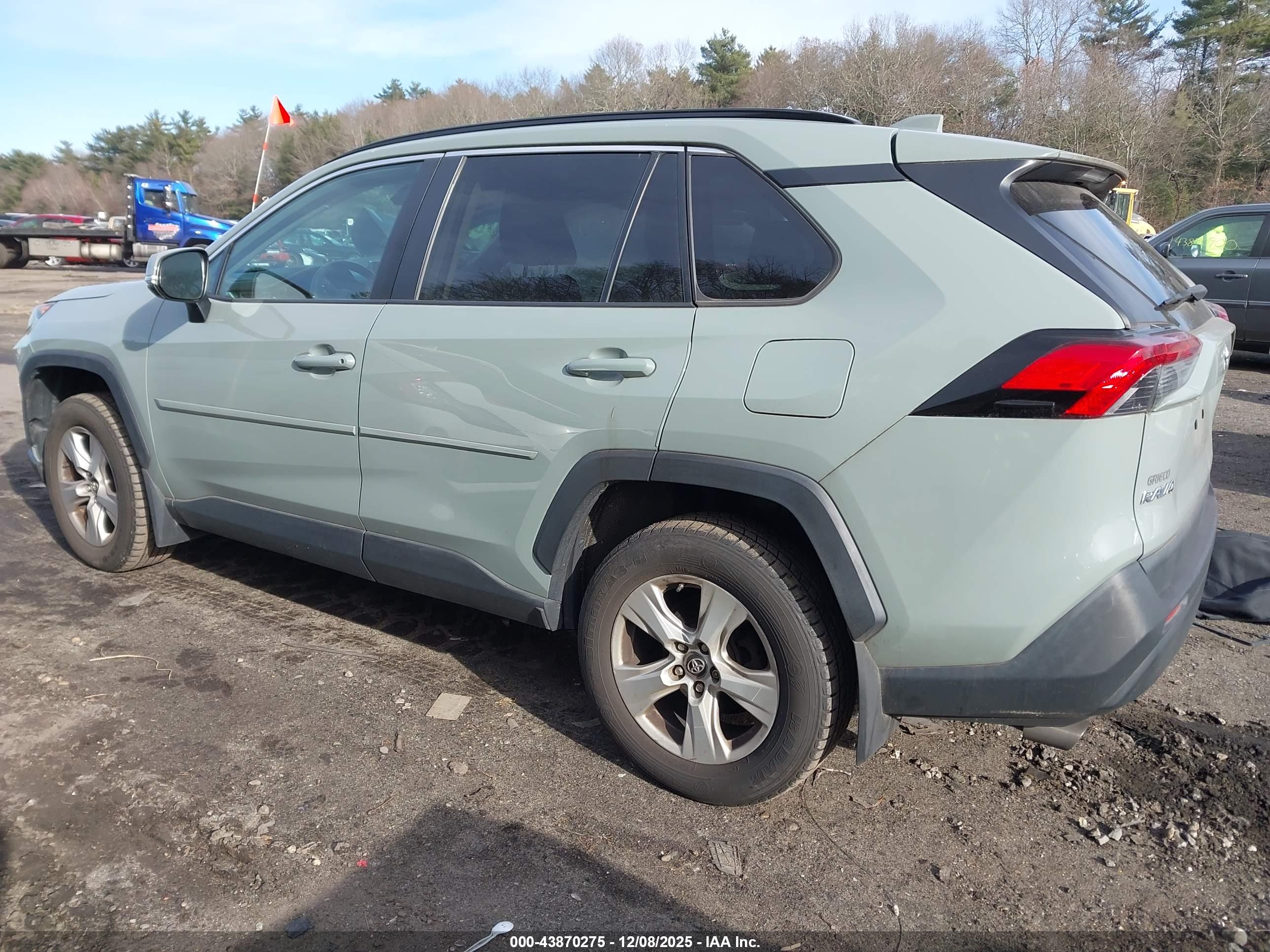 TOYOTA RAV4 image 3