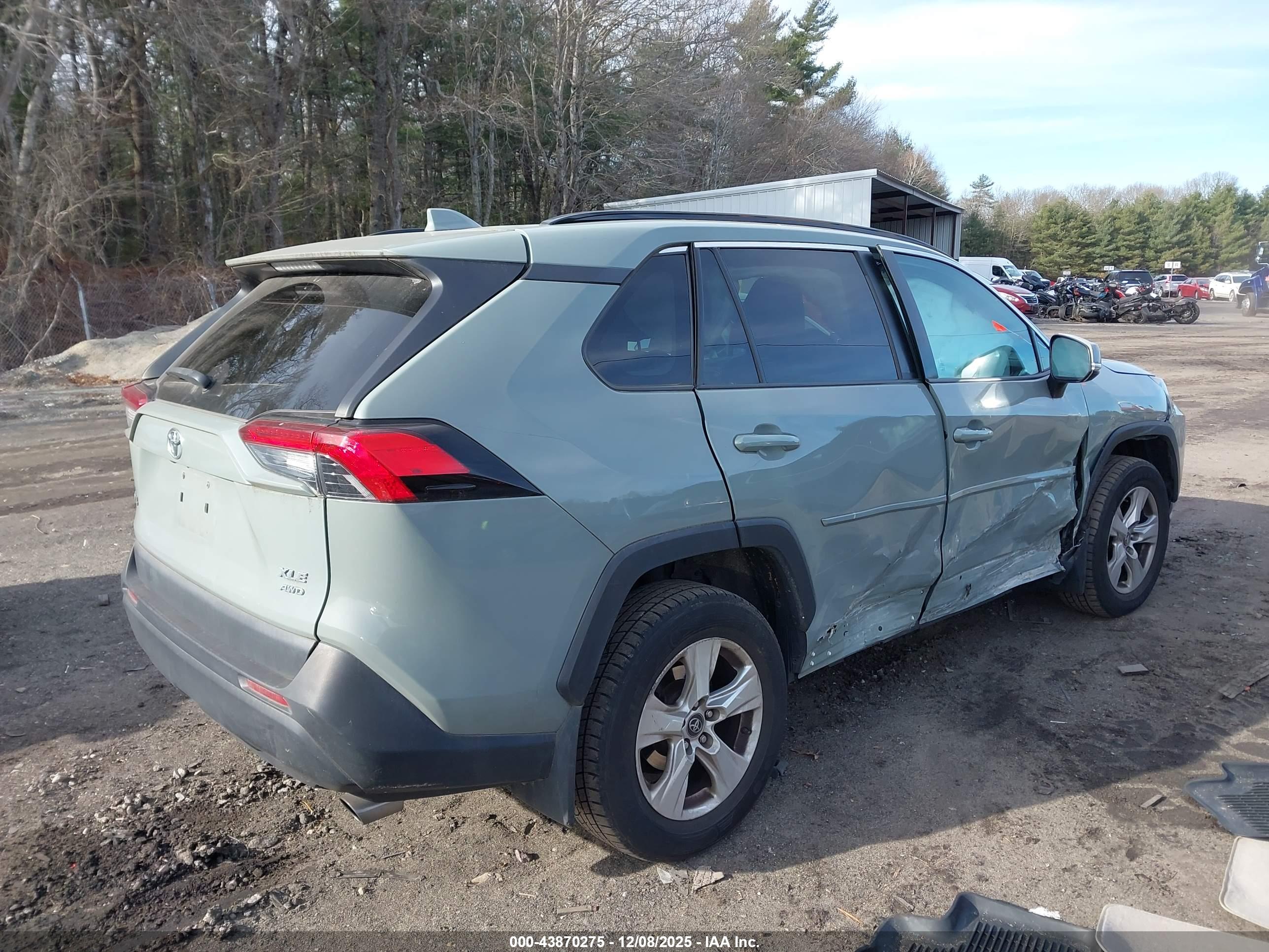 TOYOTA RAV4 image 4