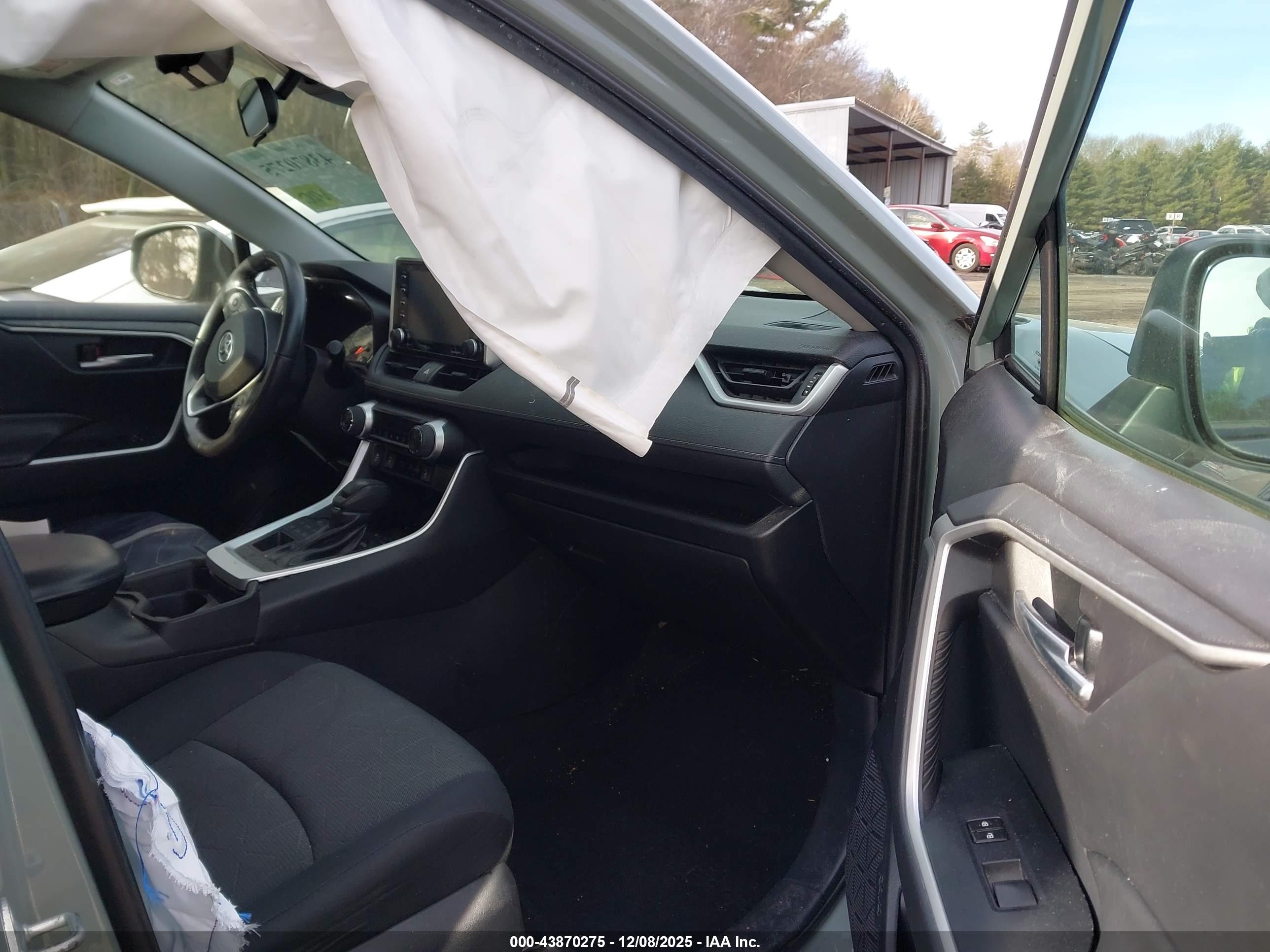 TOYOTA RAV4 image 5