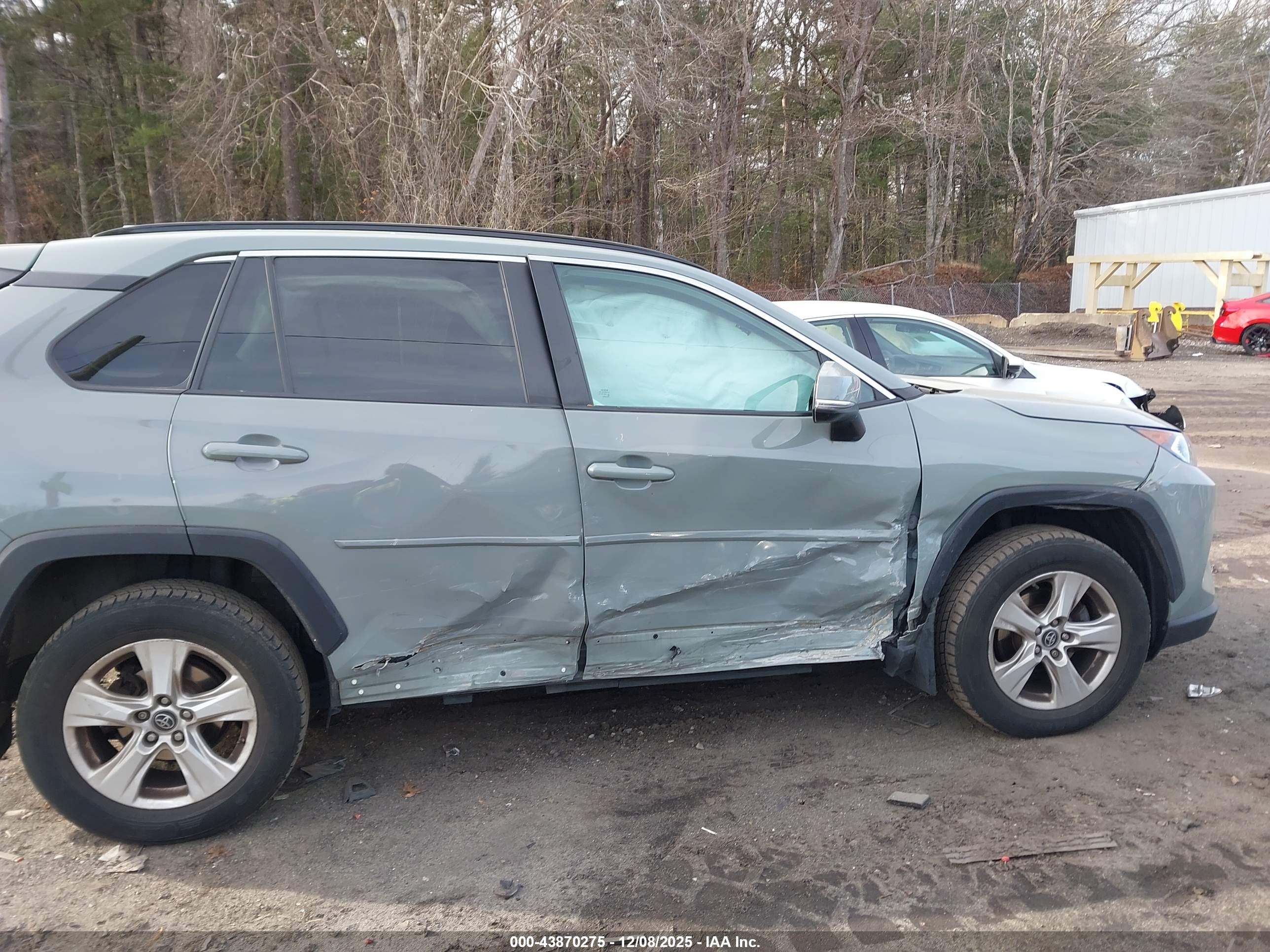 TOYOTA RAV4 image 6