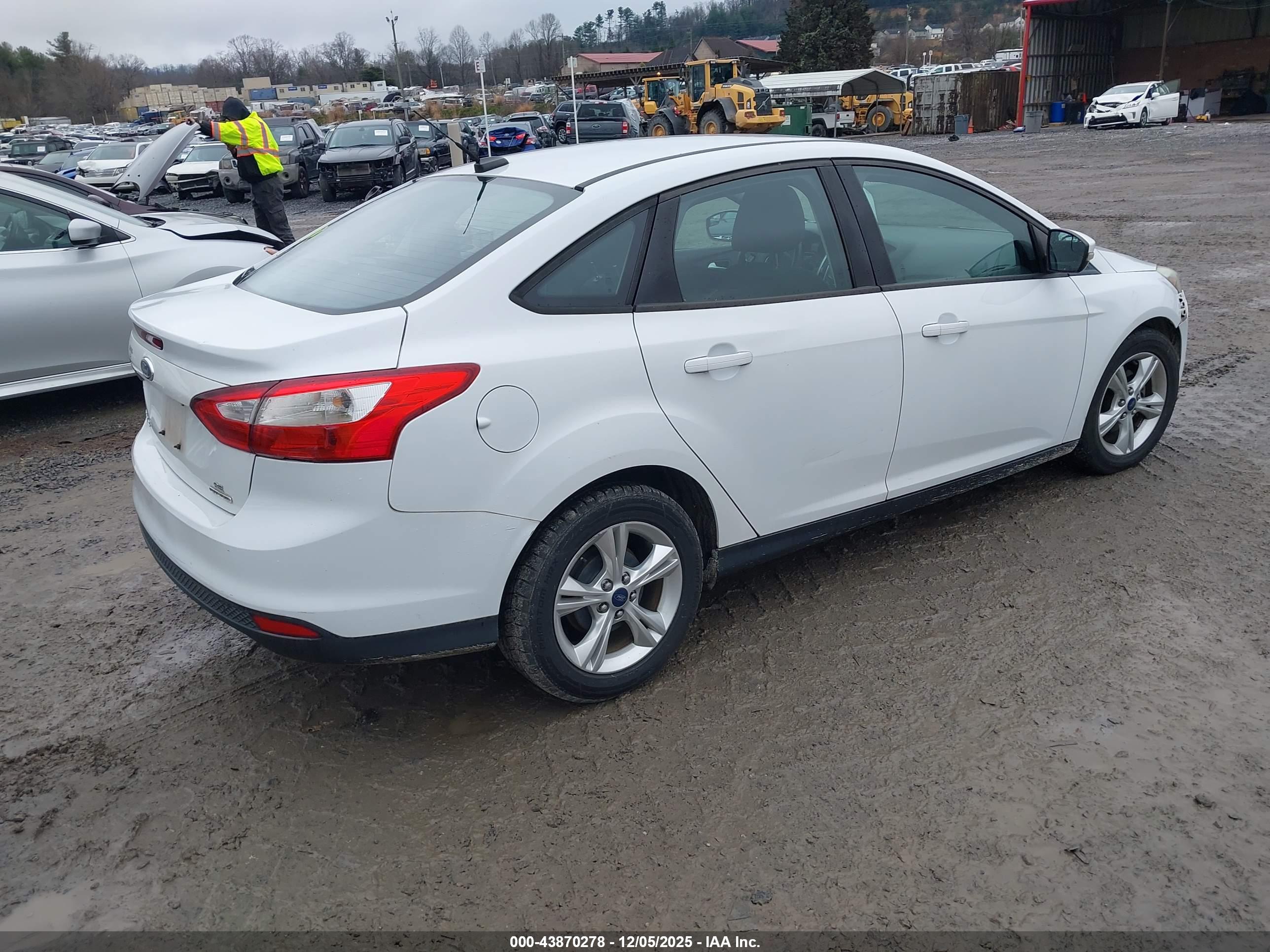 FORD FOCUS image 4
