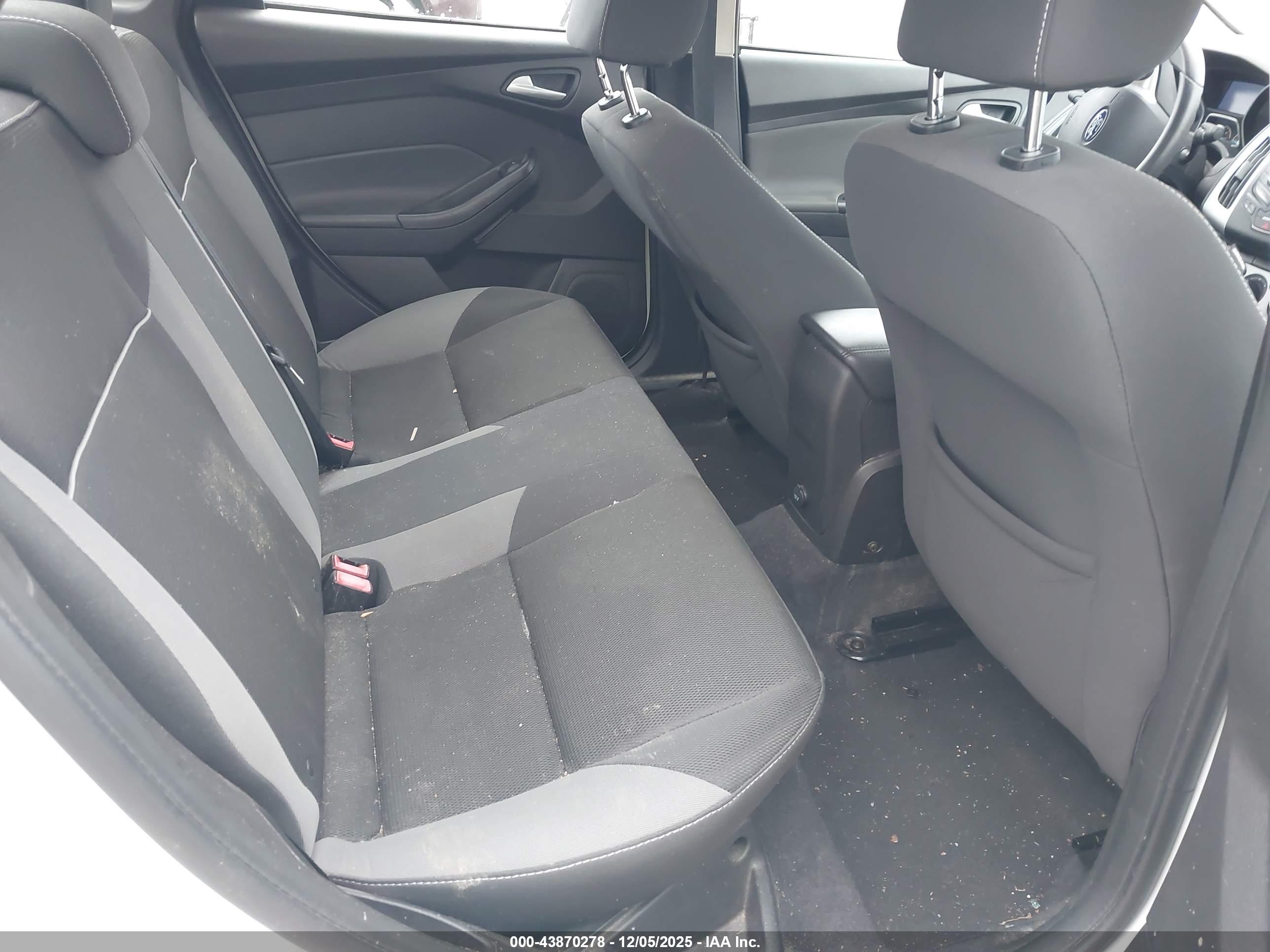 FORD FOCUS image 8