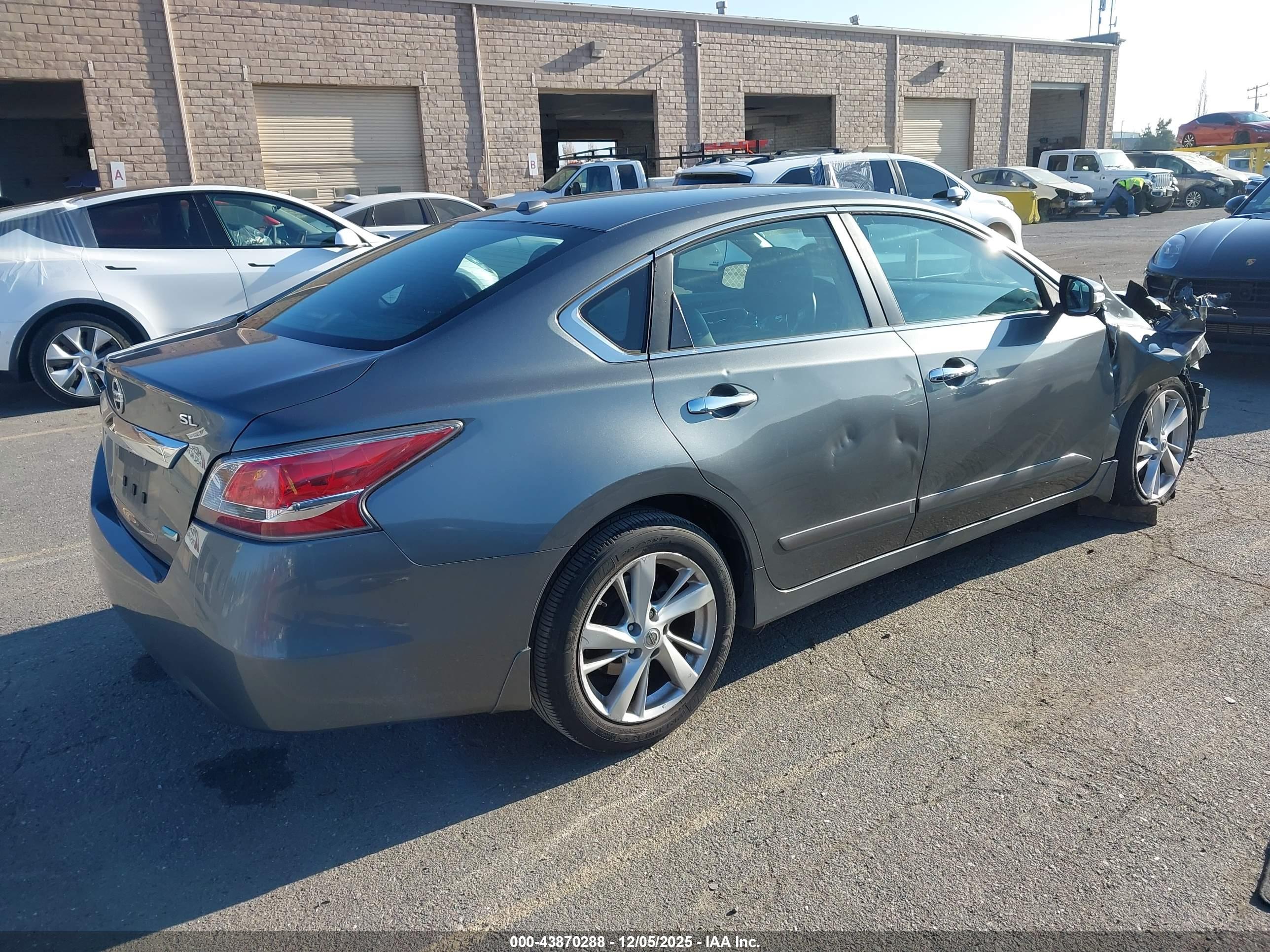 NISSAN ALTIMA image 4