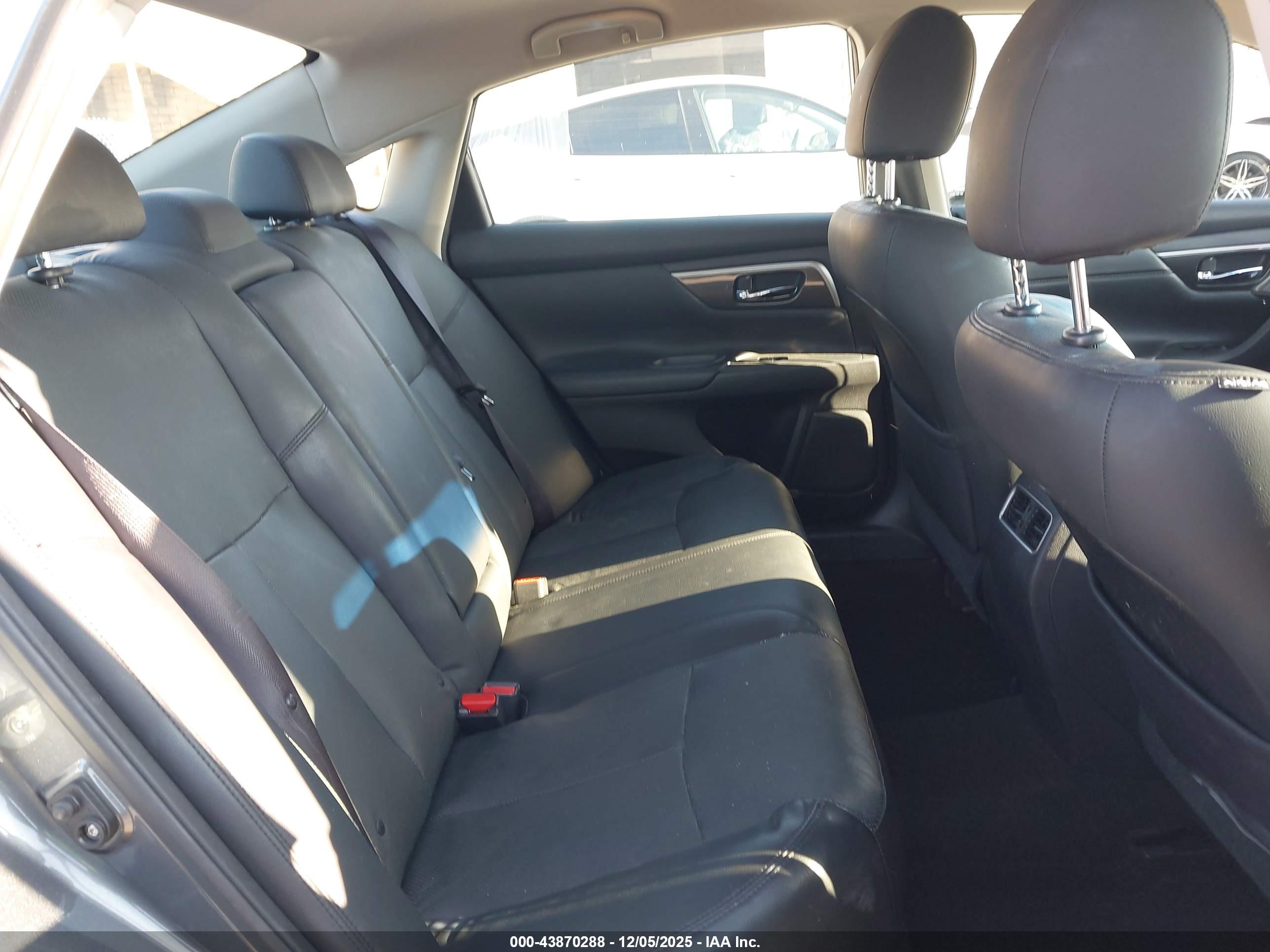 NISSAN ALTIMA image 8