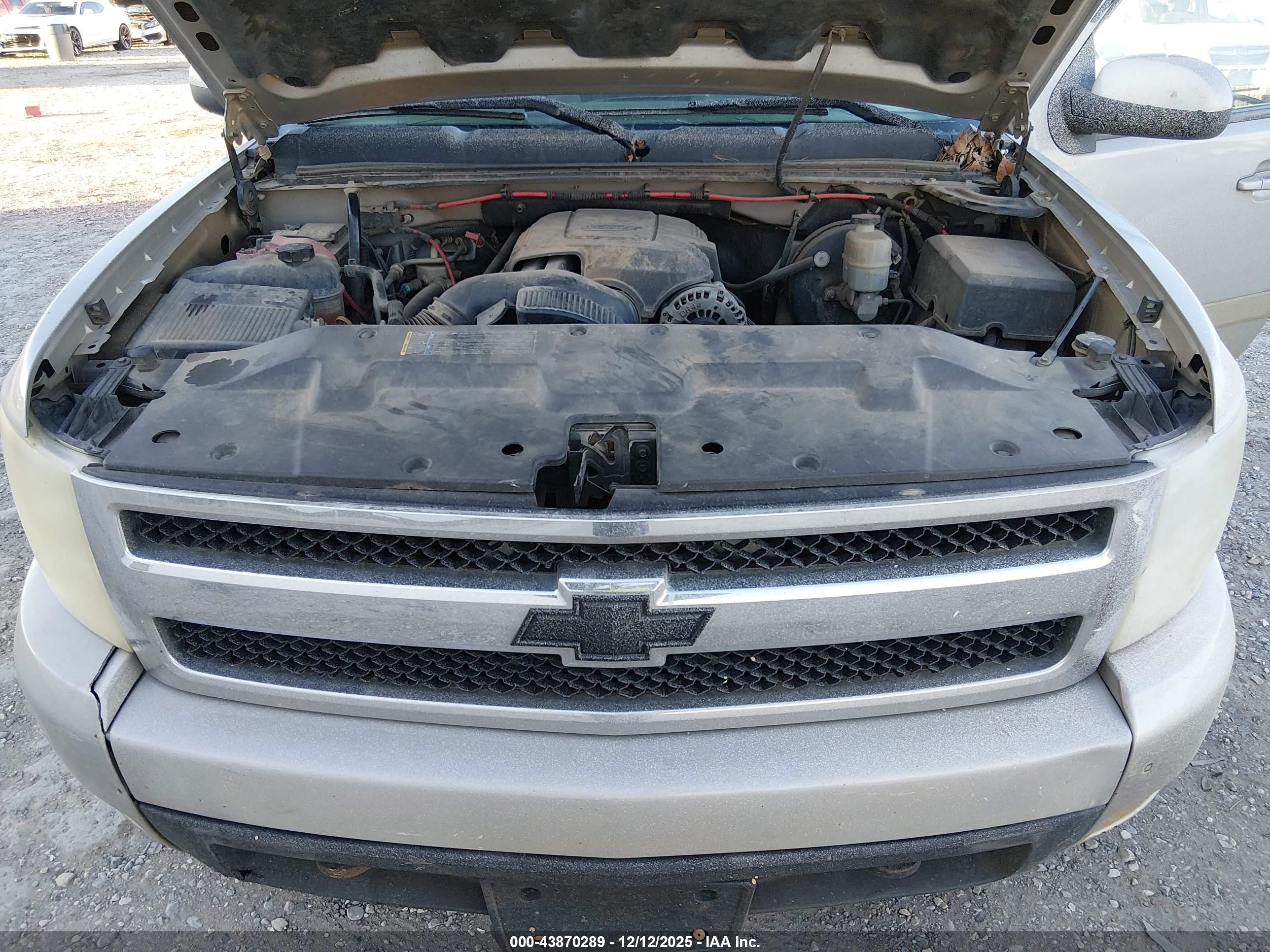 CHEVROLET SILVERADO image 10